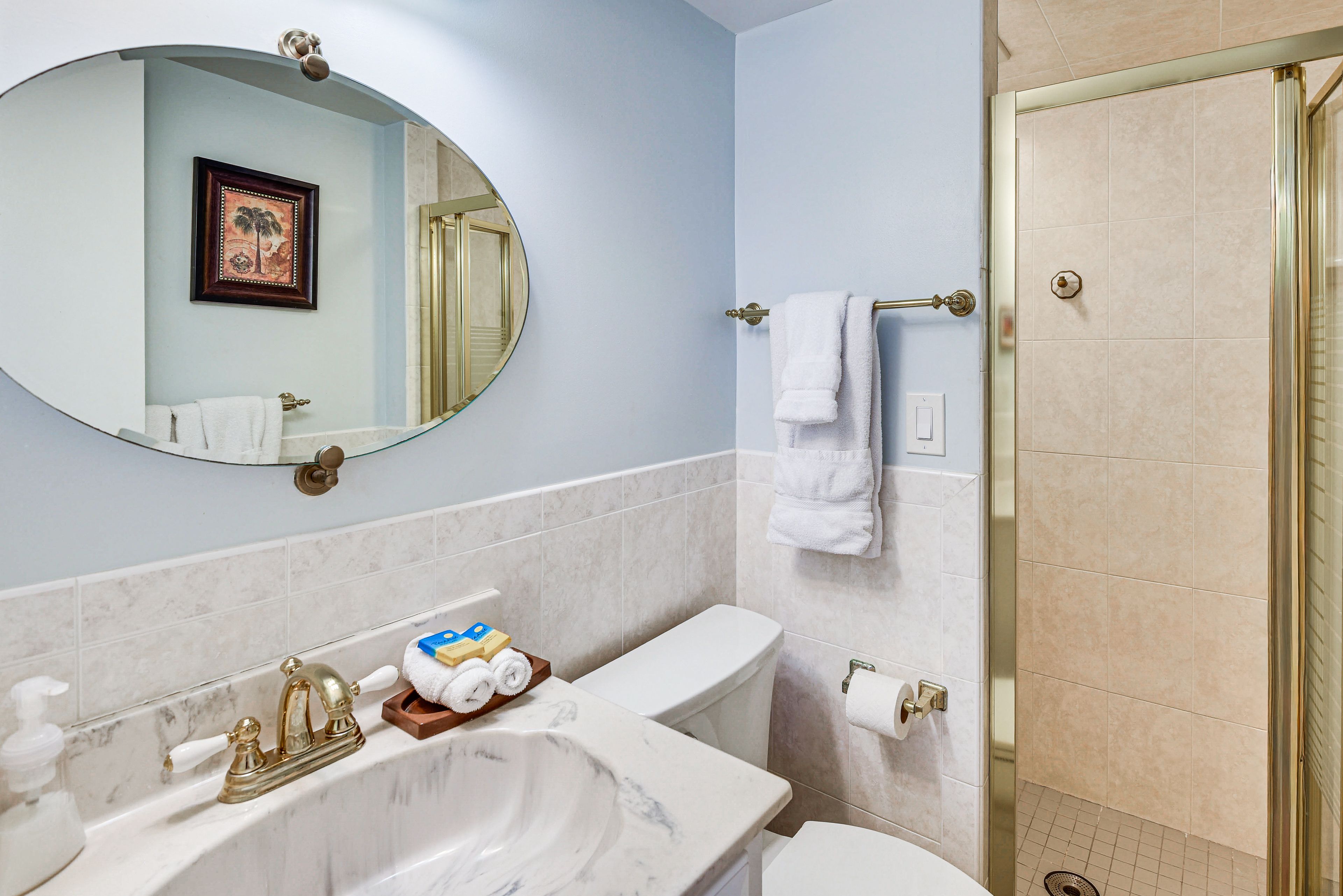 Full Bathroom | Shower | Towels & Linens Provided