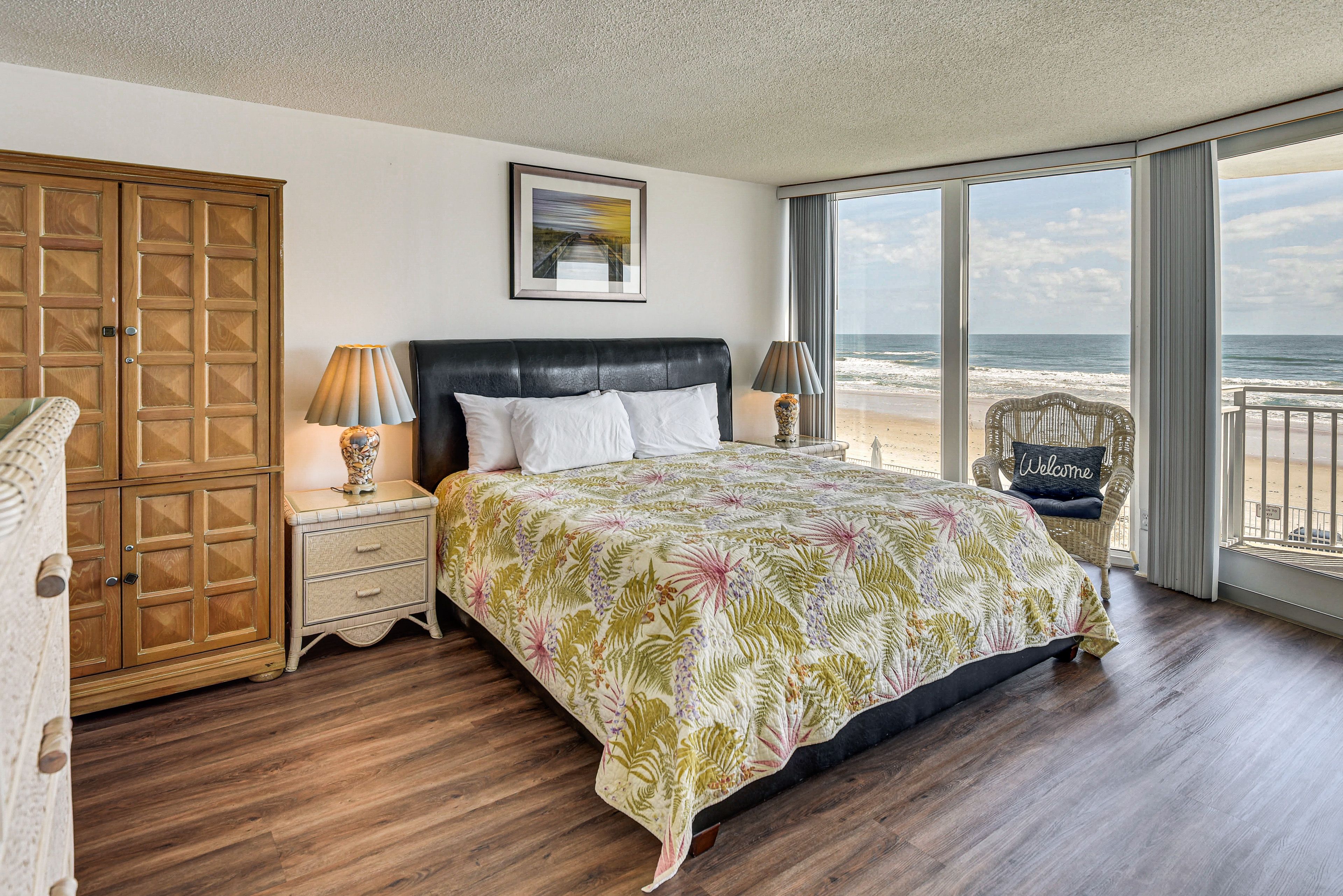 Bedroom 1 | King Bed | Ocean Views | En-Suite Bathroom