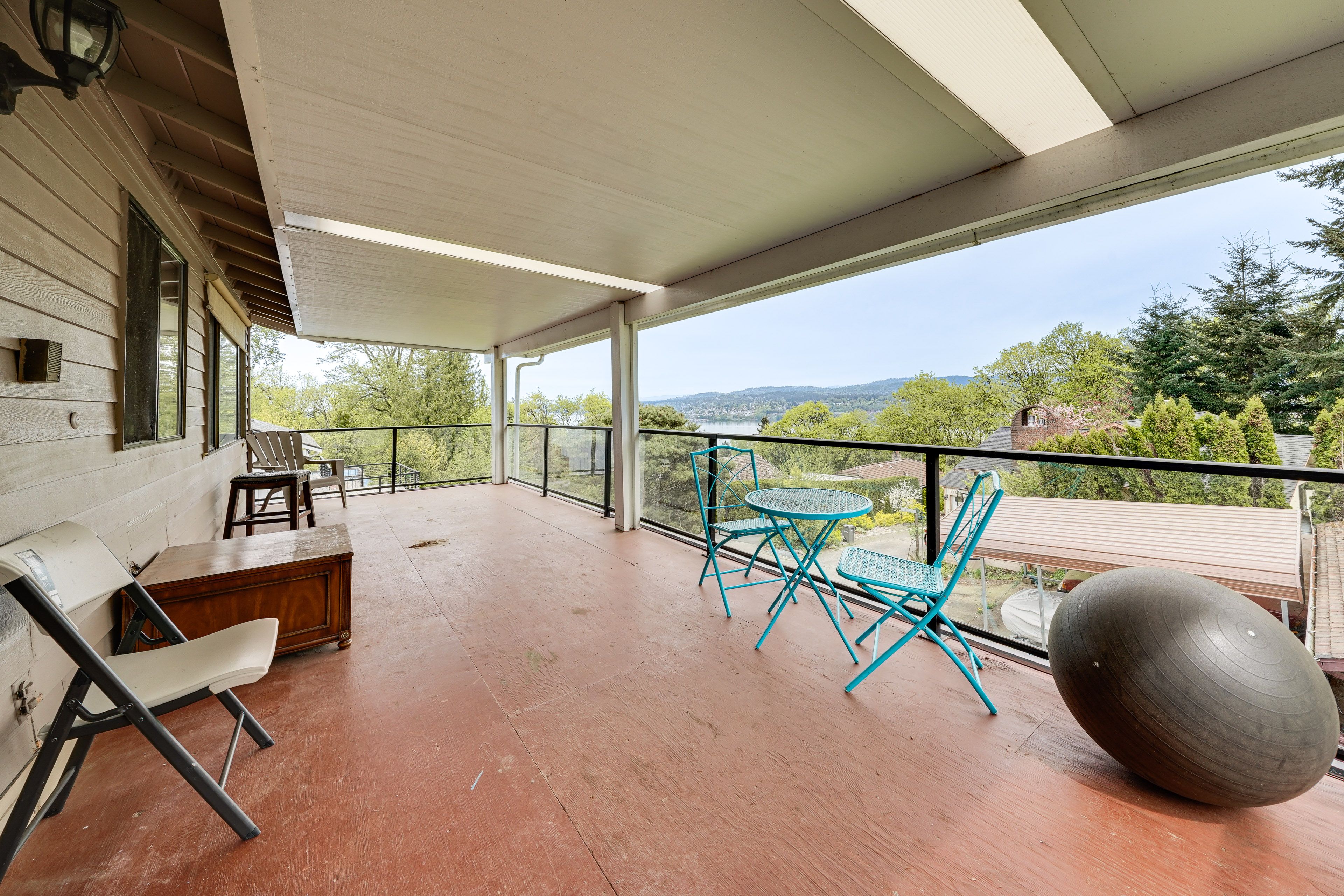 Spacious Covered Deck | Lake Washington View