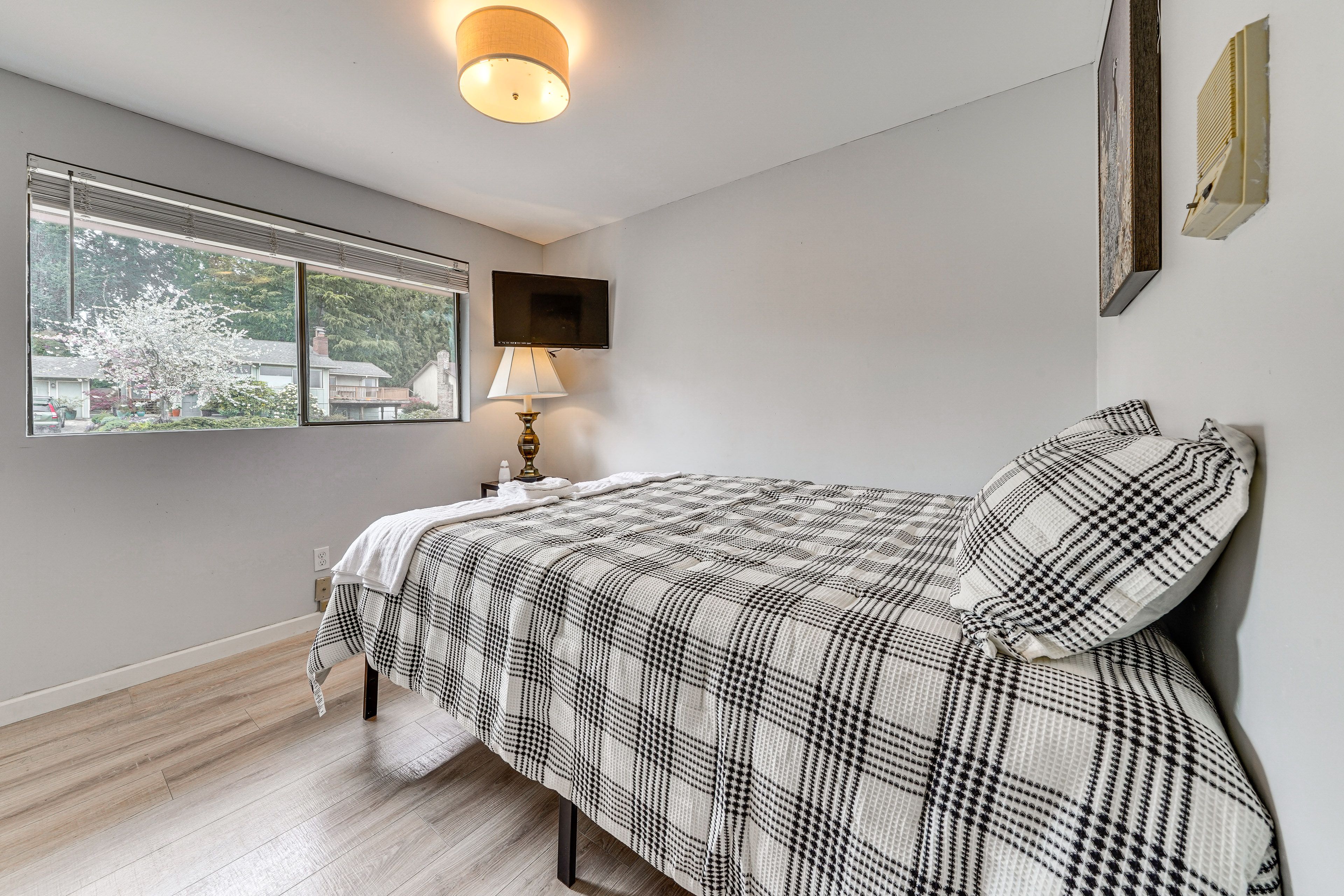 Bedroom 2 | Queen Bed | Smart TV
