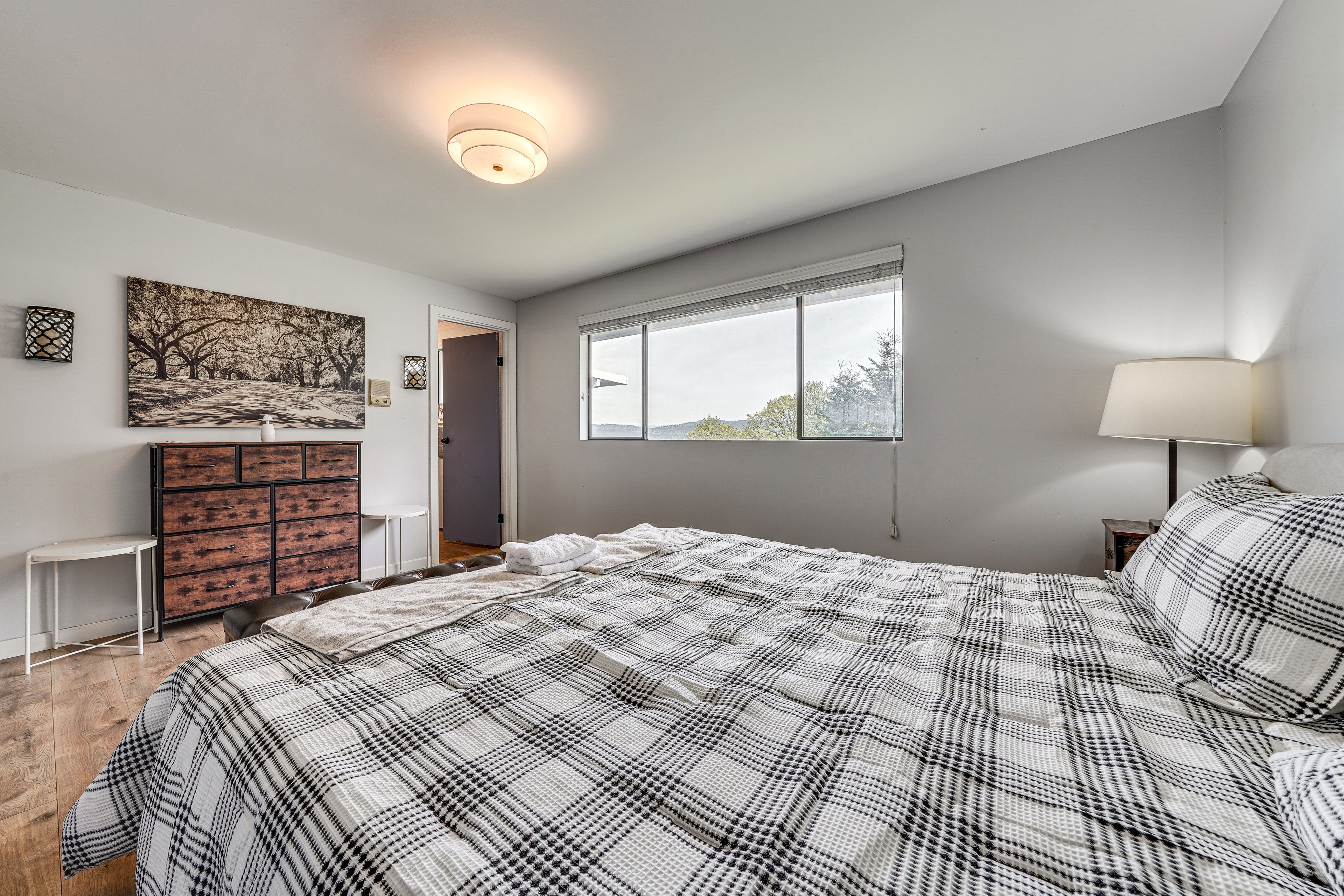 Bedroom 1 | King Bed