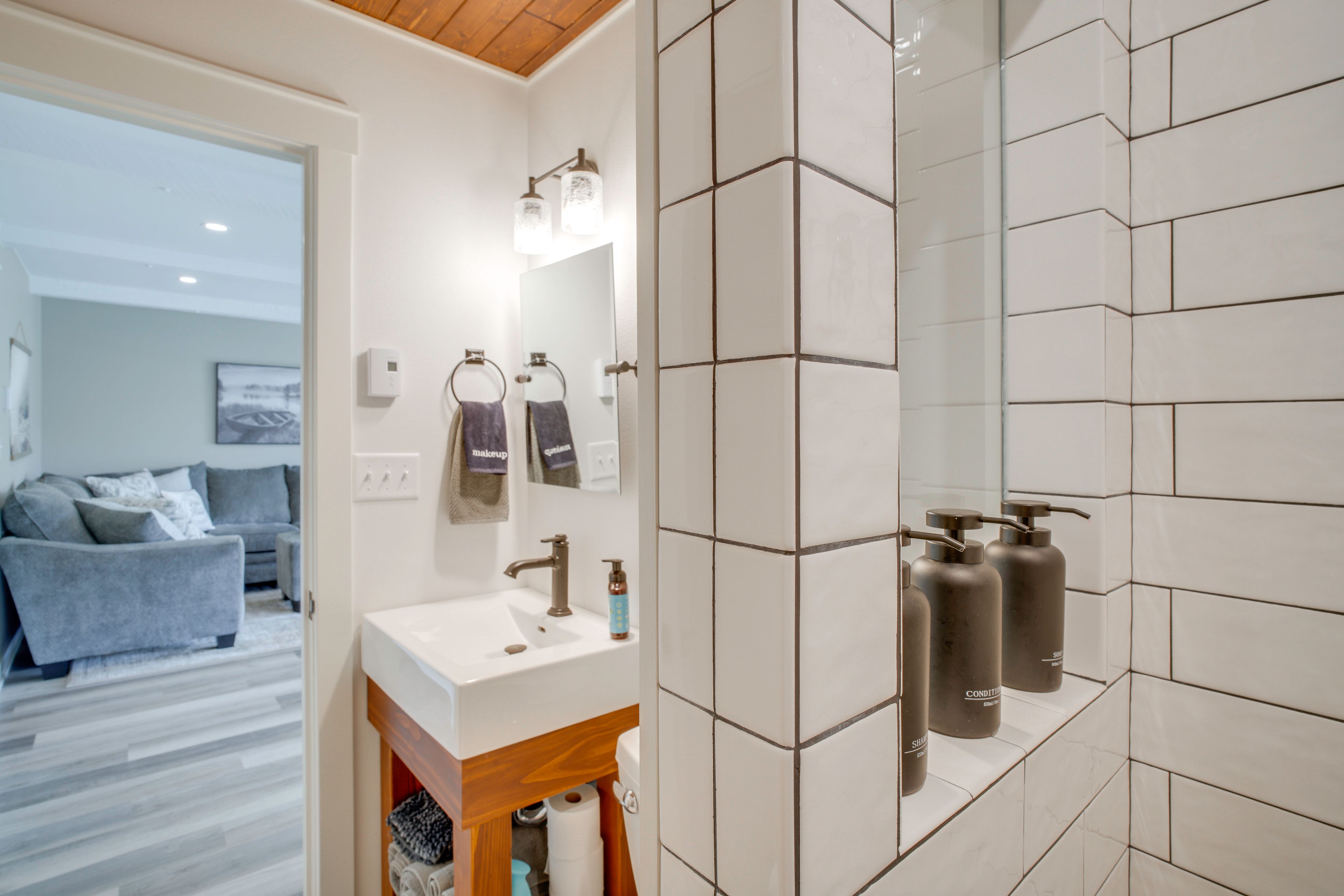 Full Bathroom