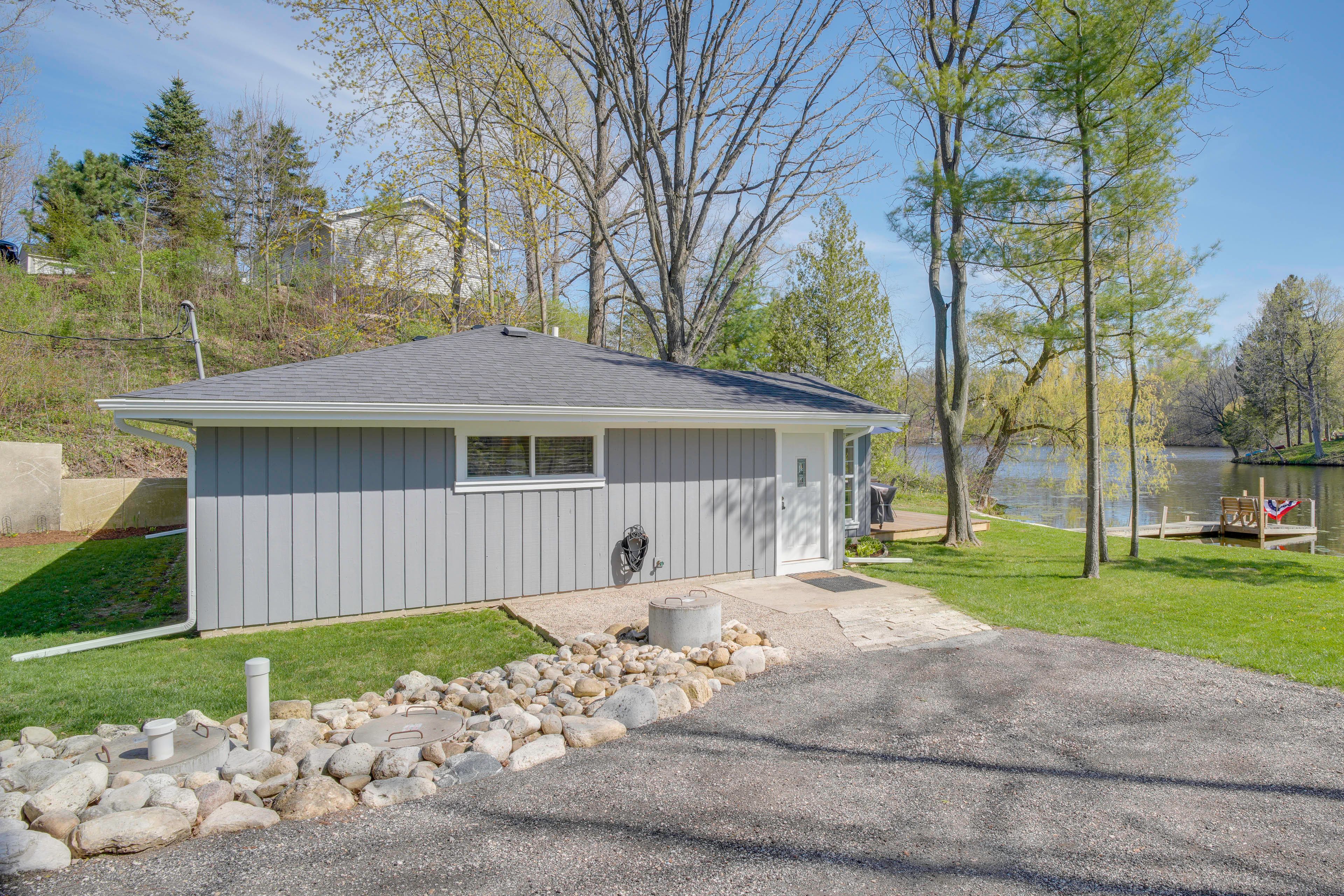 Exterior | Driveway (4 Vehicles)