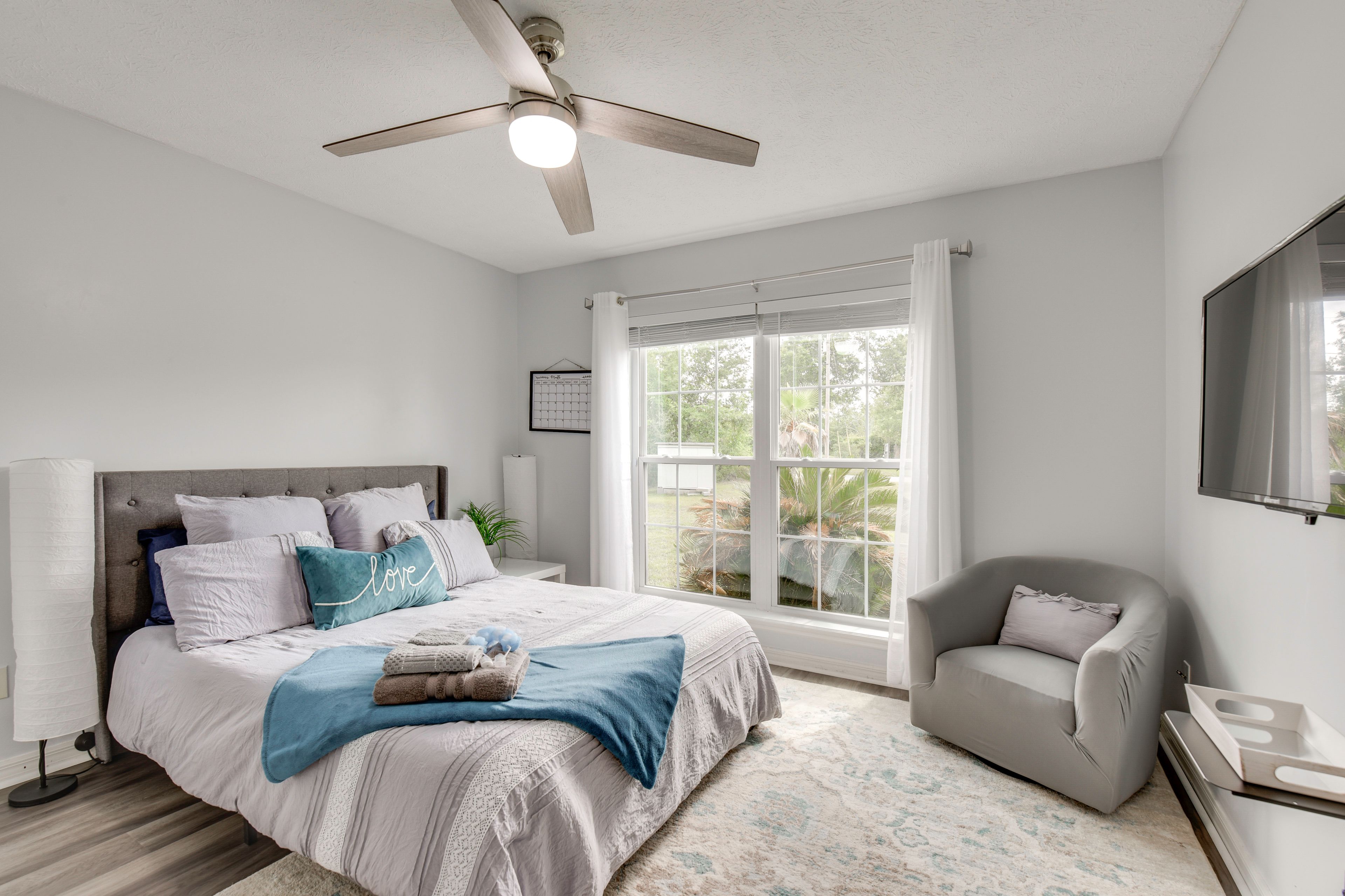 Bedroom 1 | King Bed