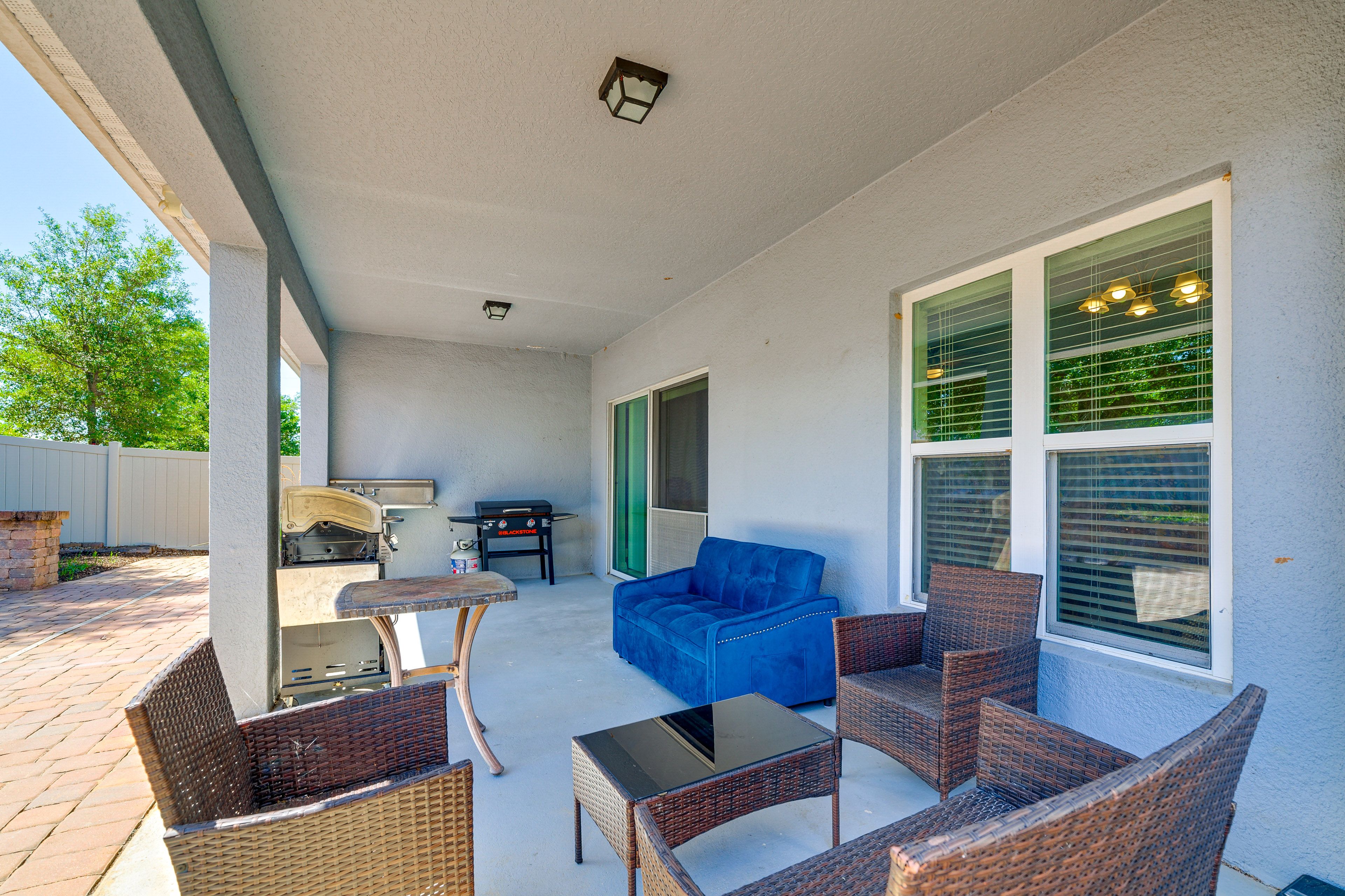 Covered Lanai w/ Seating | Blackstone Gas Griddle | Gas Grill