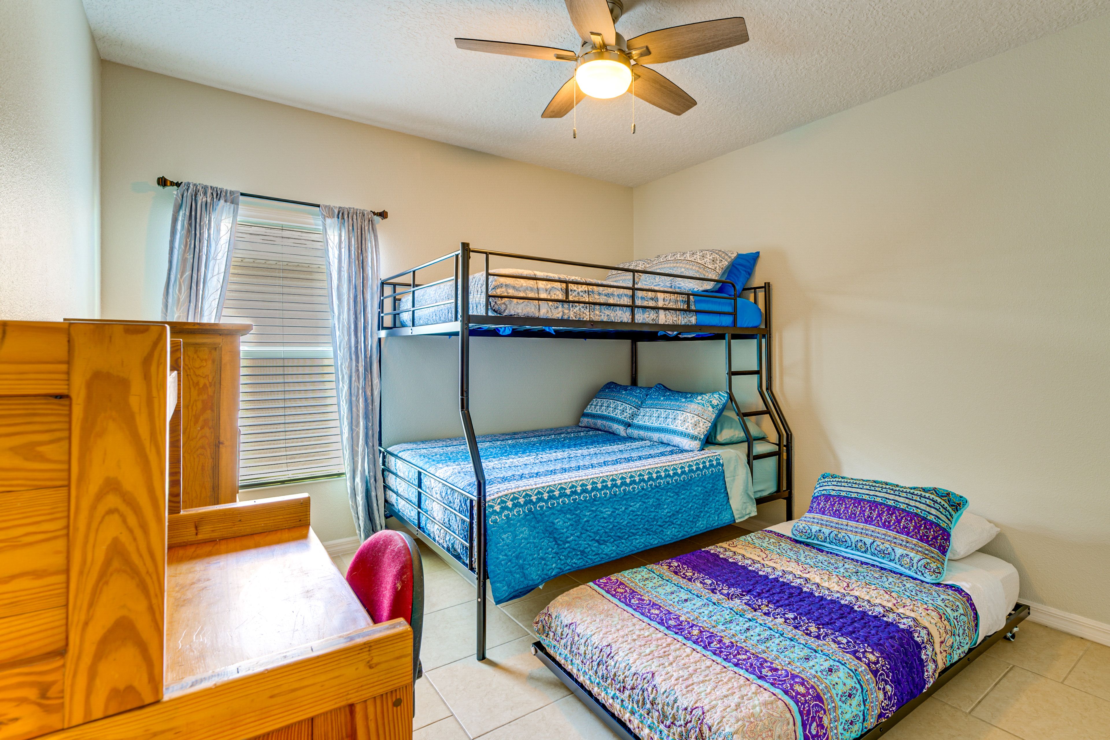 Bedroom 3 | Full/Queen Bunk Bed w/ Twin Trundle