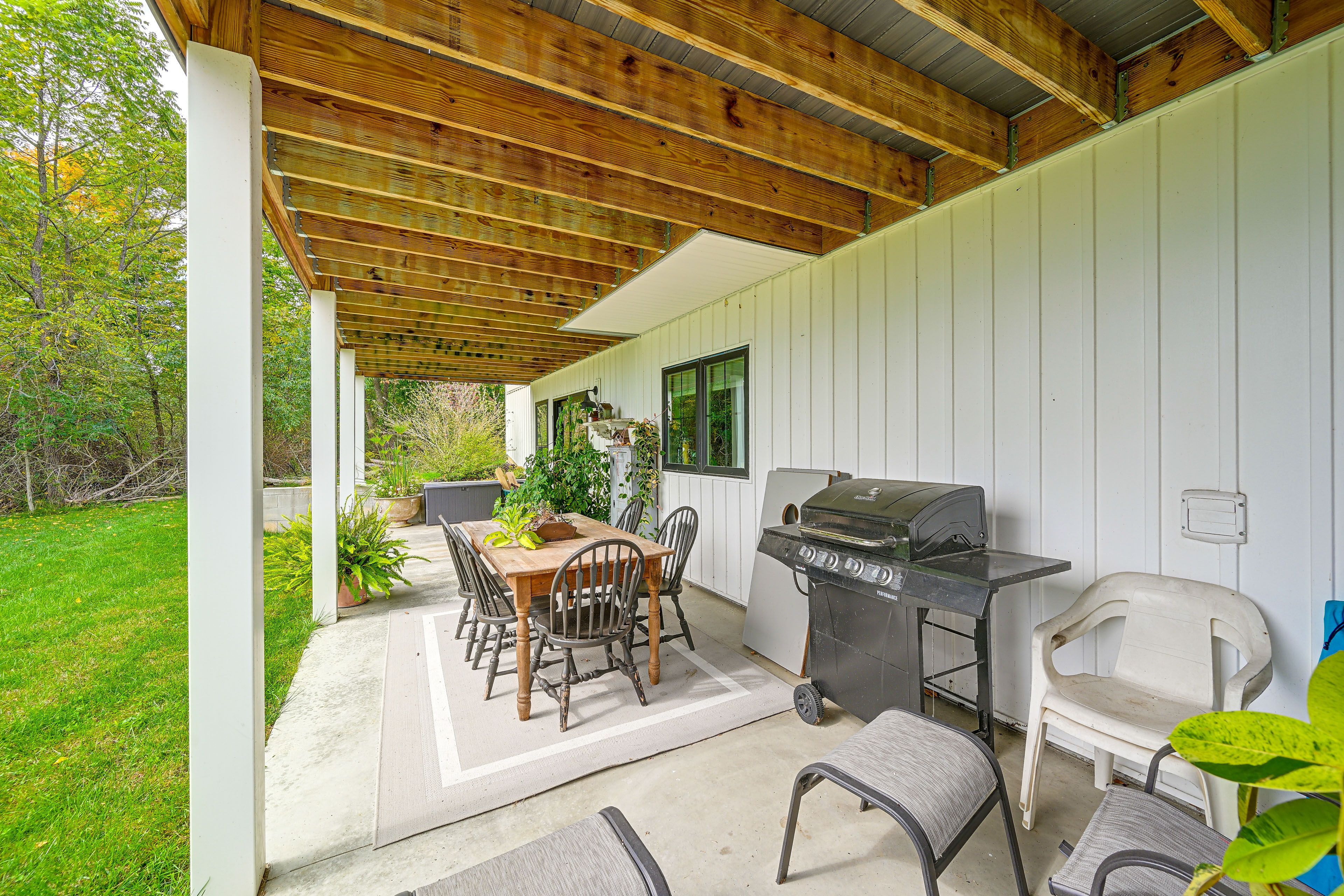Howard Vacation Rental | 2BR | 1BA | 1,100 Sq Ft