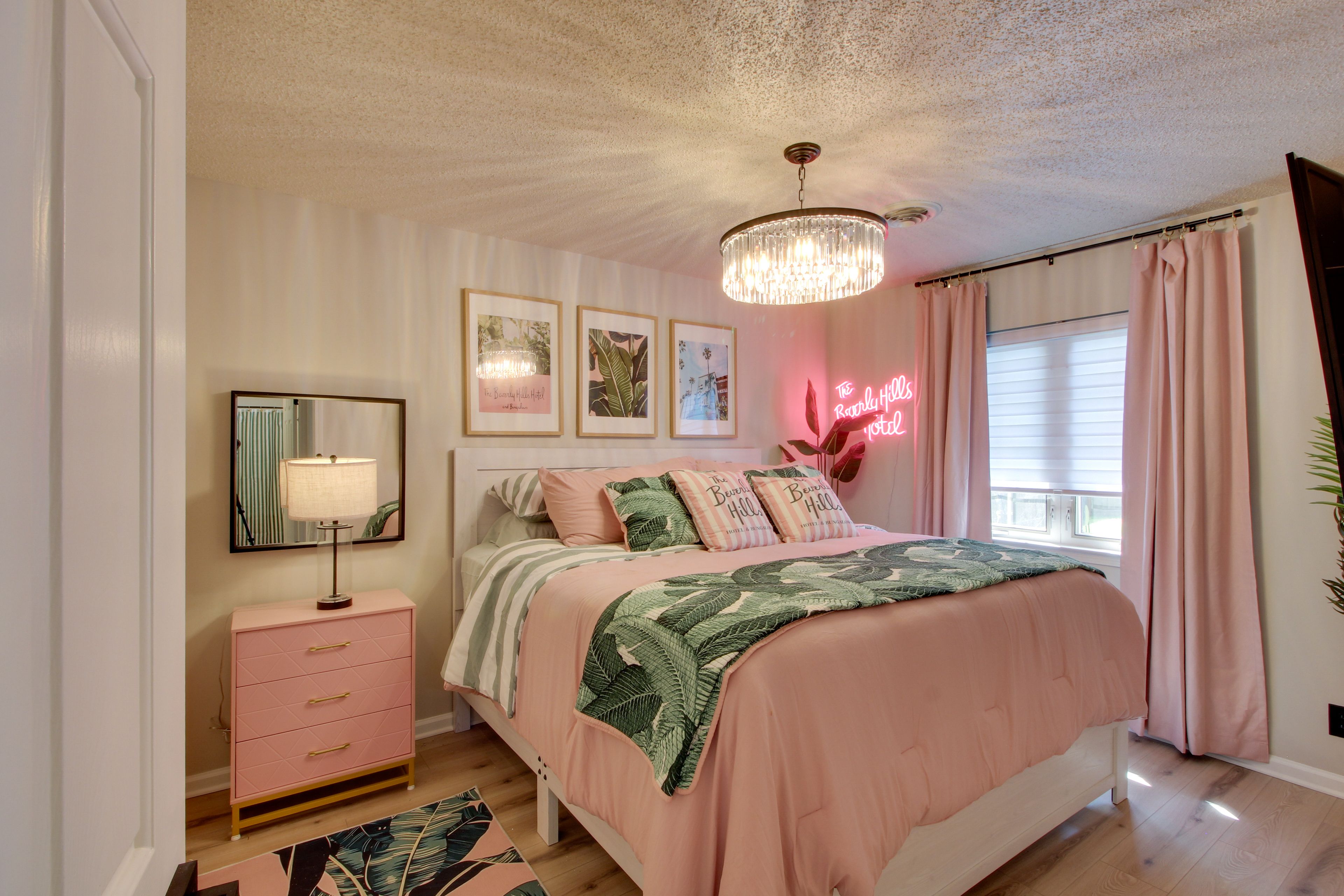 Bedroom 1 | King Bed