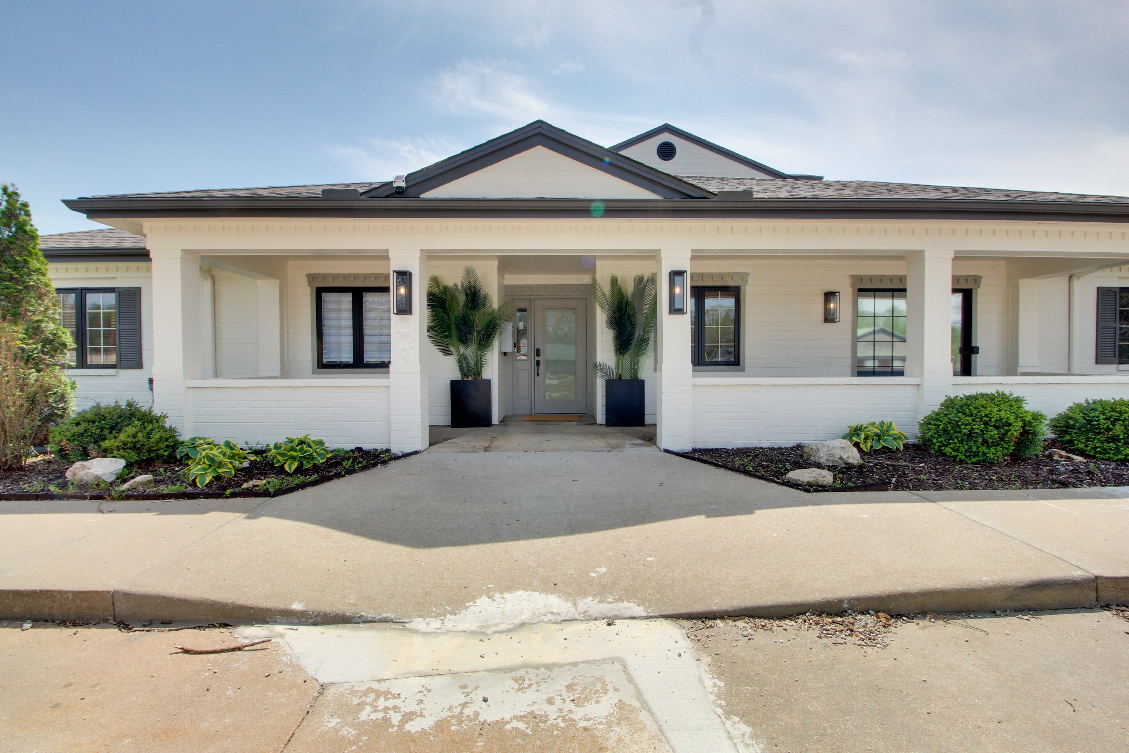 The Saint Hotel | Community Parking Lot