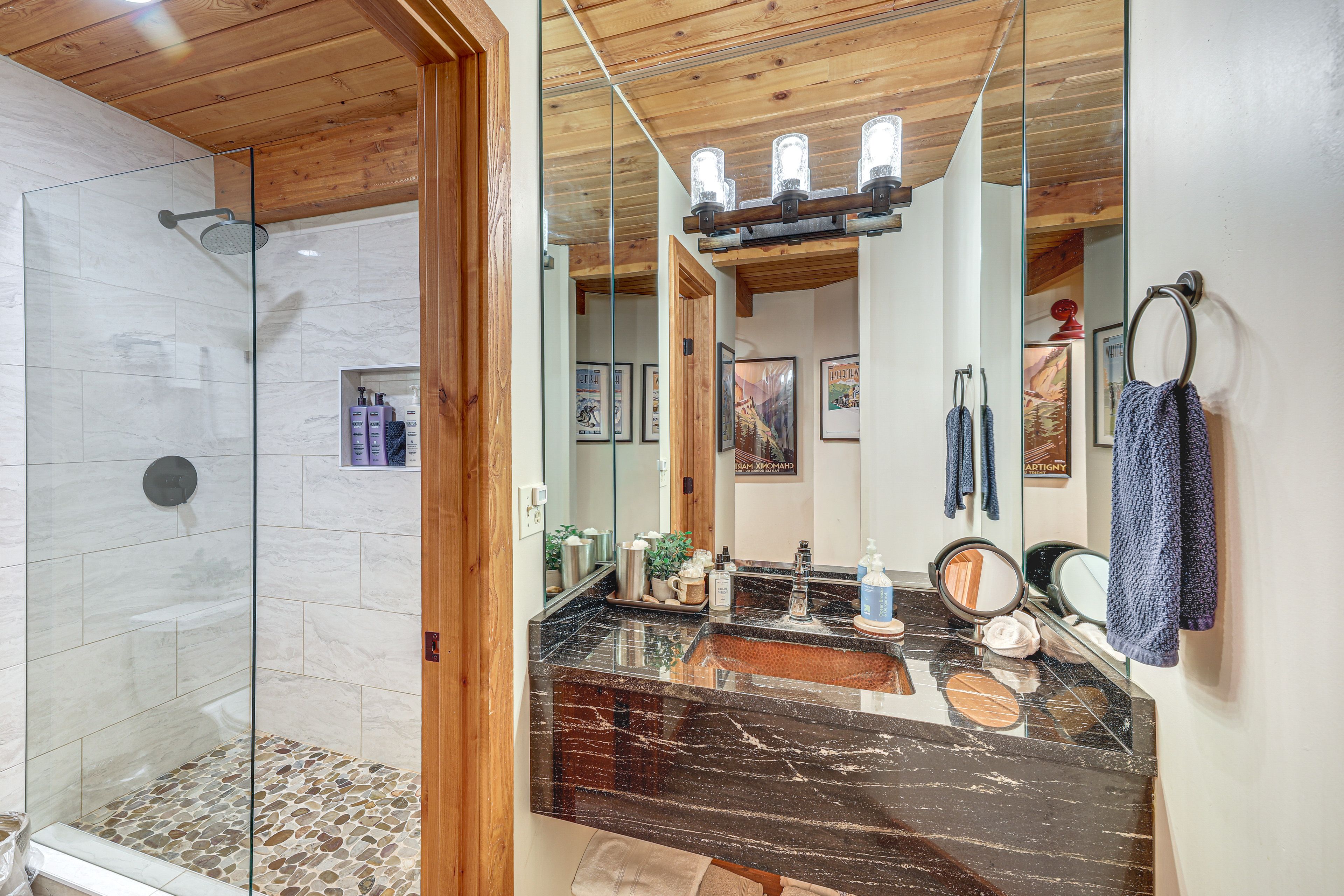 Full Bathroom | 1st Floor