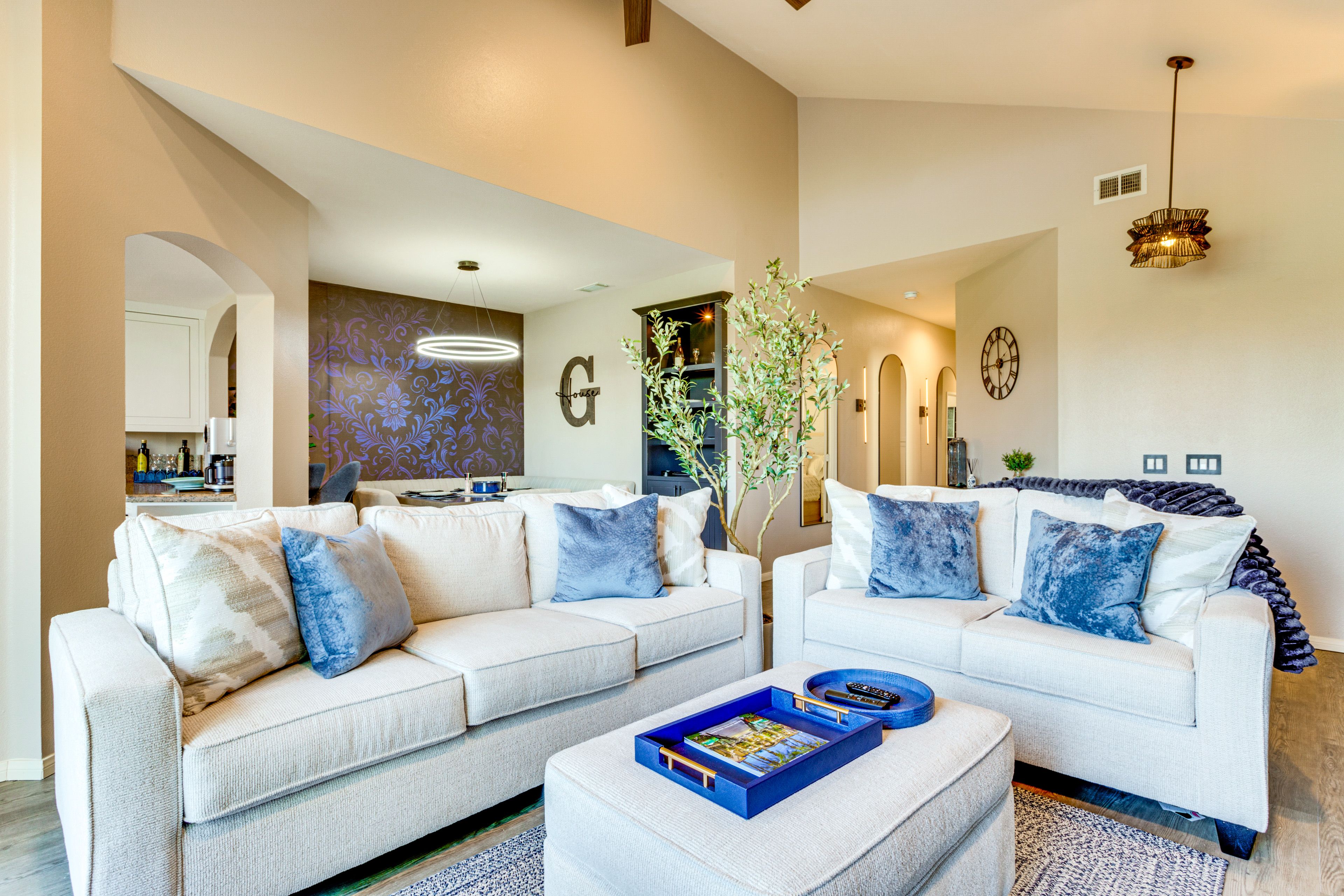 Living Room | Smart TV | Fireplace