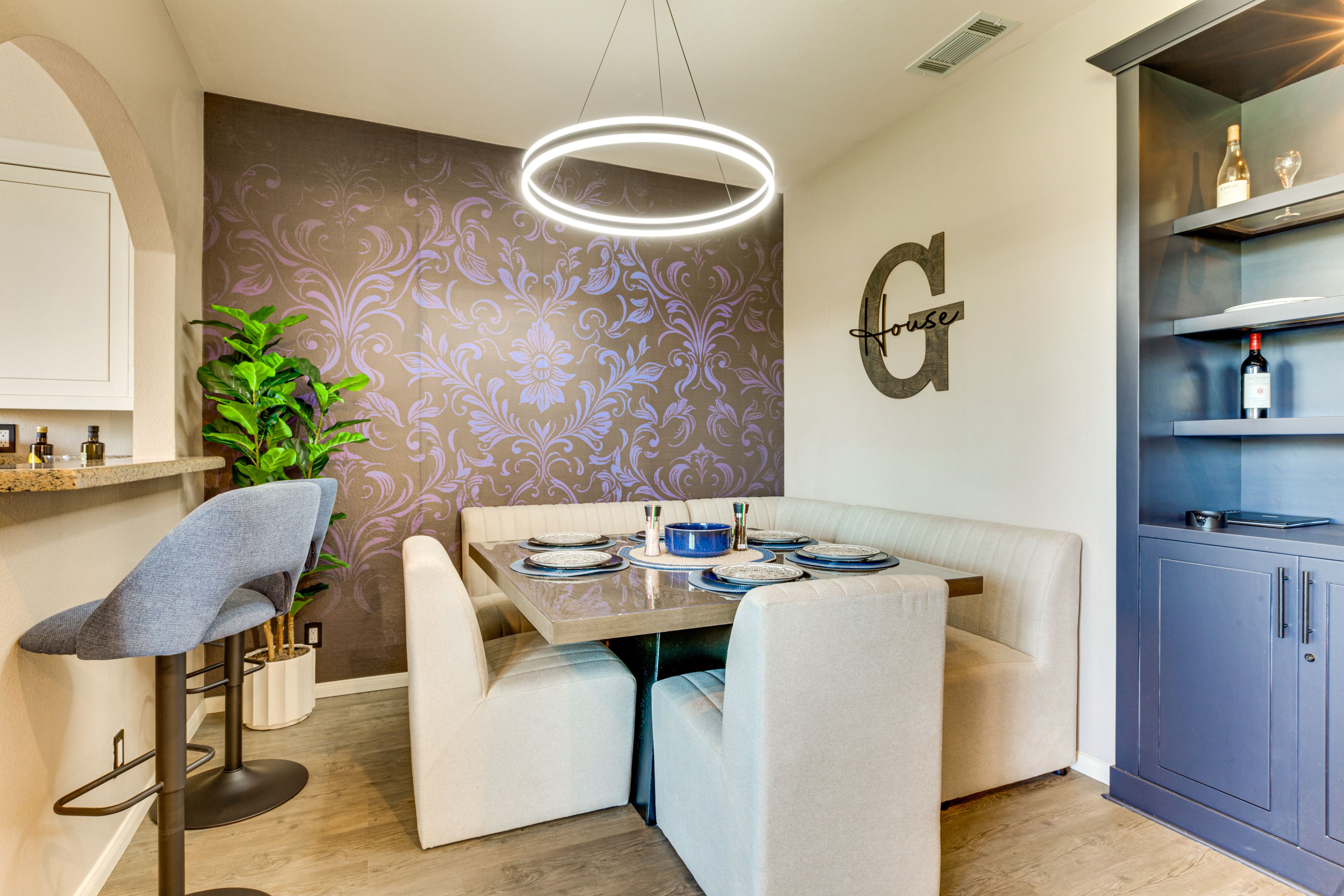 Dining Area | Dishware/Flatware Provided