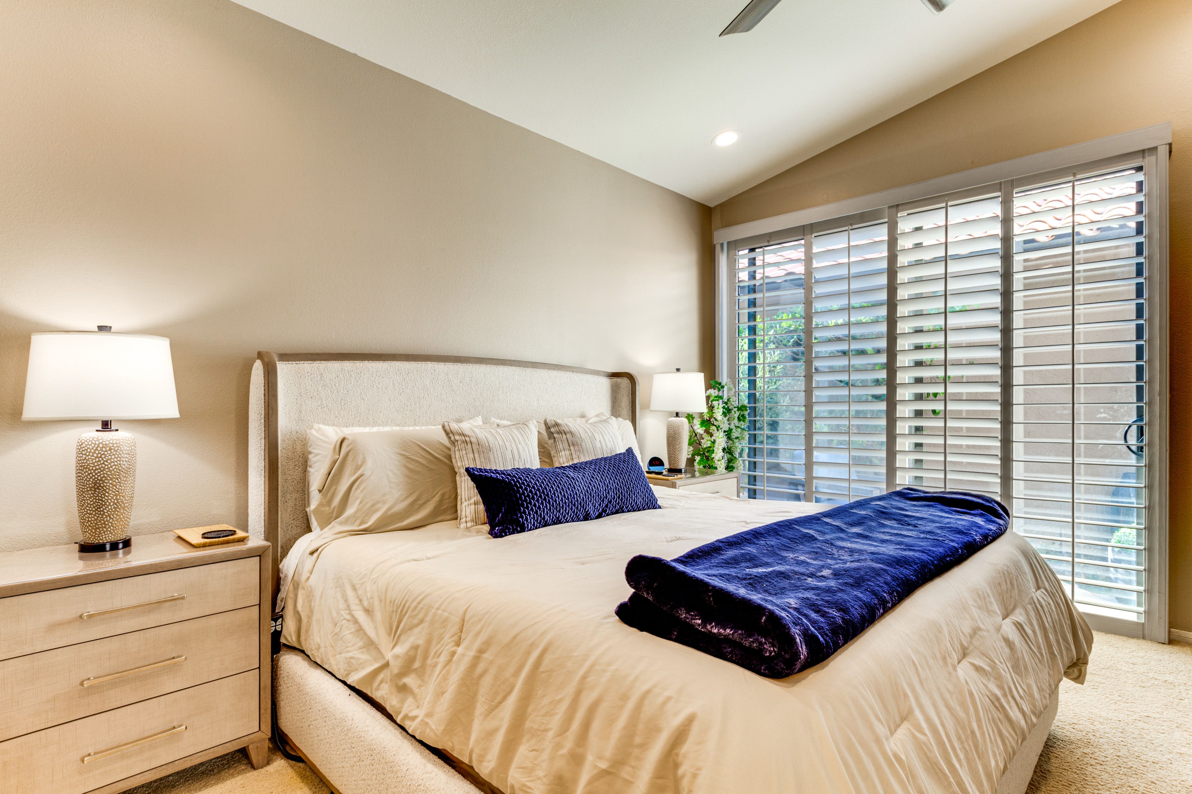Bedroom 1 | King Bed