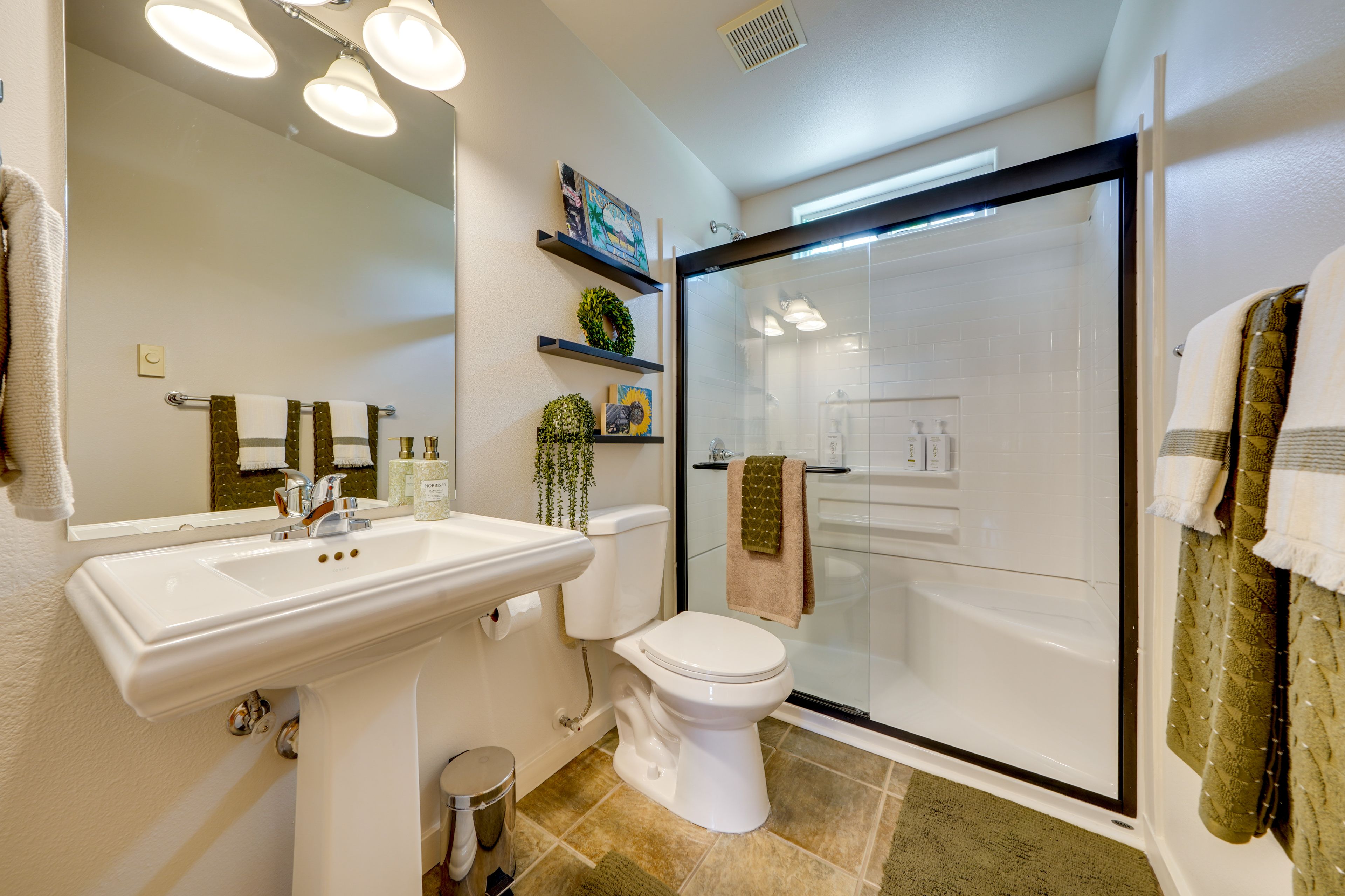 Full Bathroom | 1st Floor