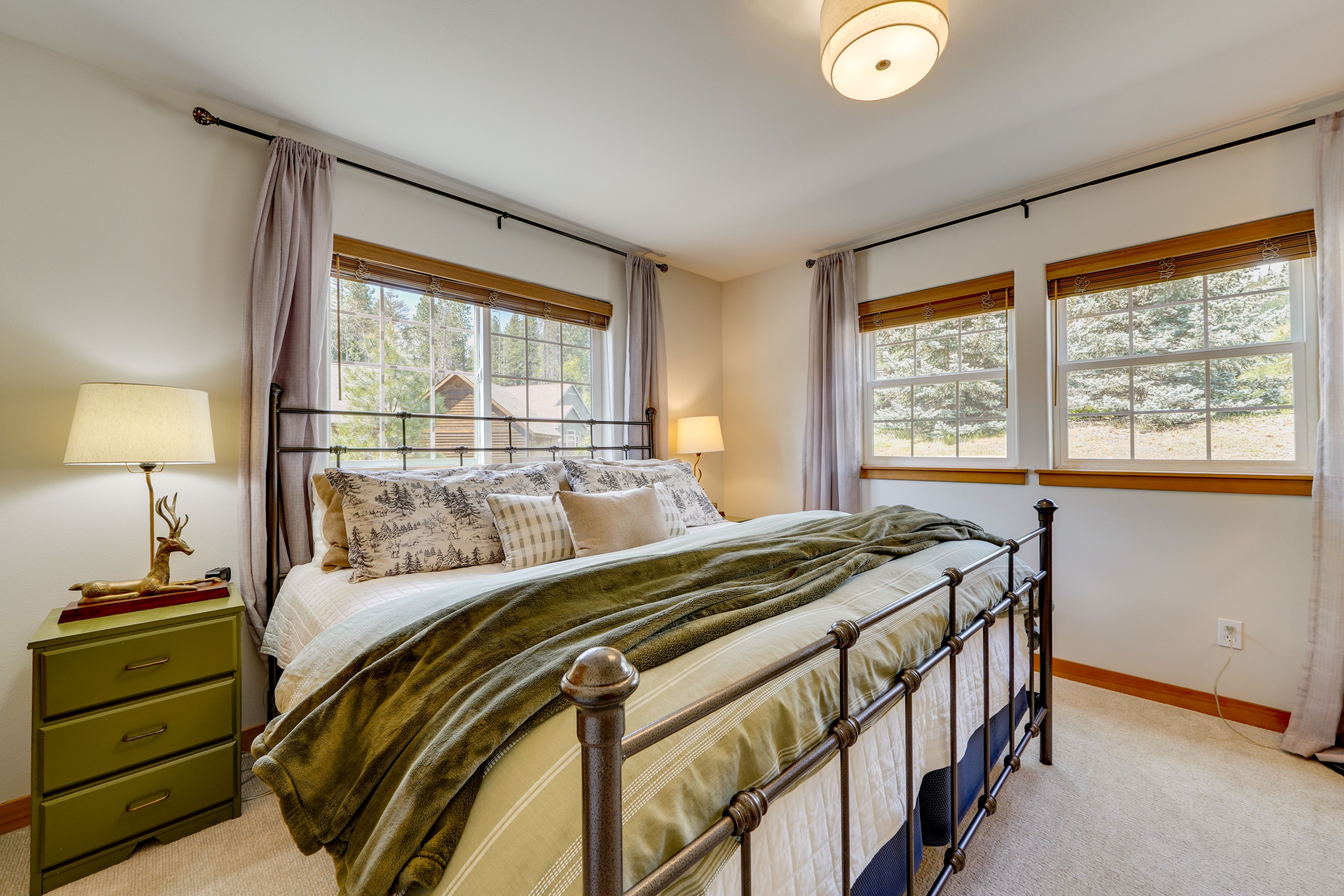 Bedroom 1 | King Bed | 1st Floor