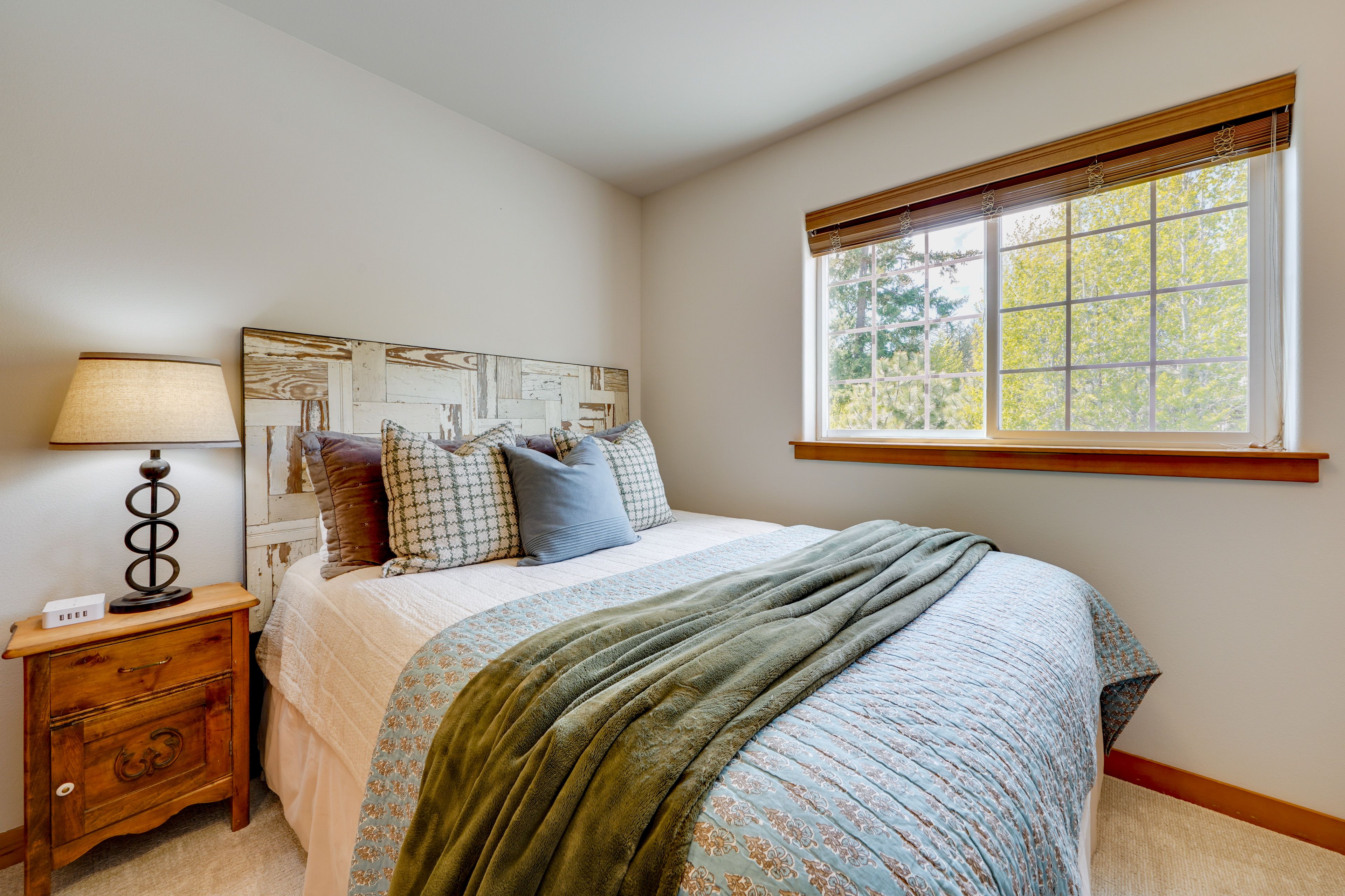 Bedroom 2 | Queen Bed | 1st Floor