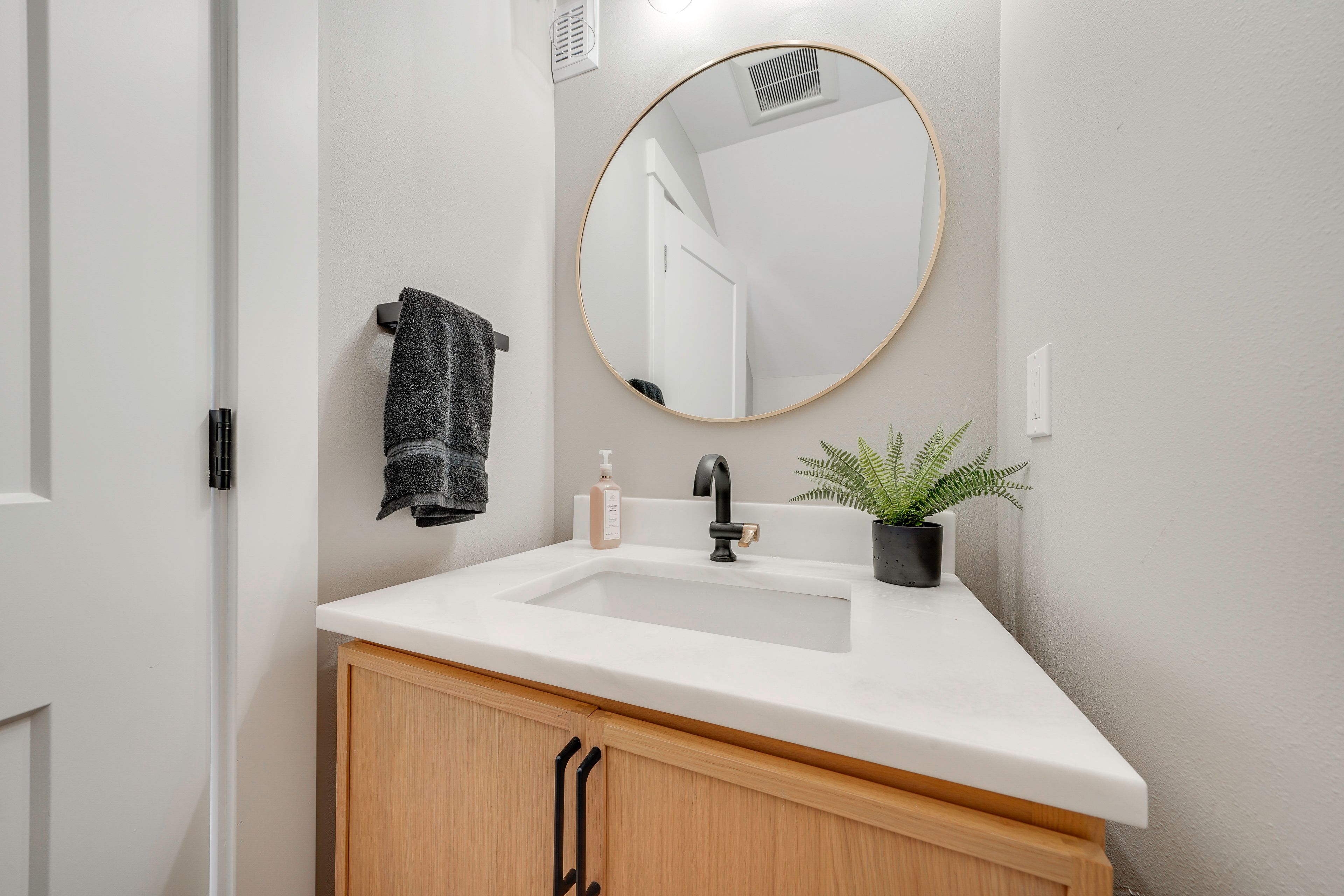 Half Bathroom | 1st Floor