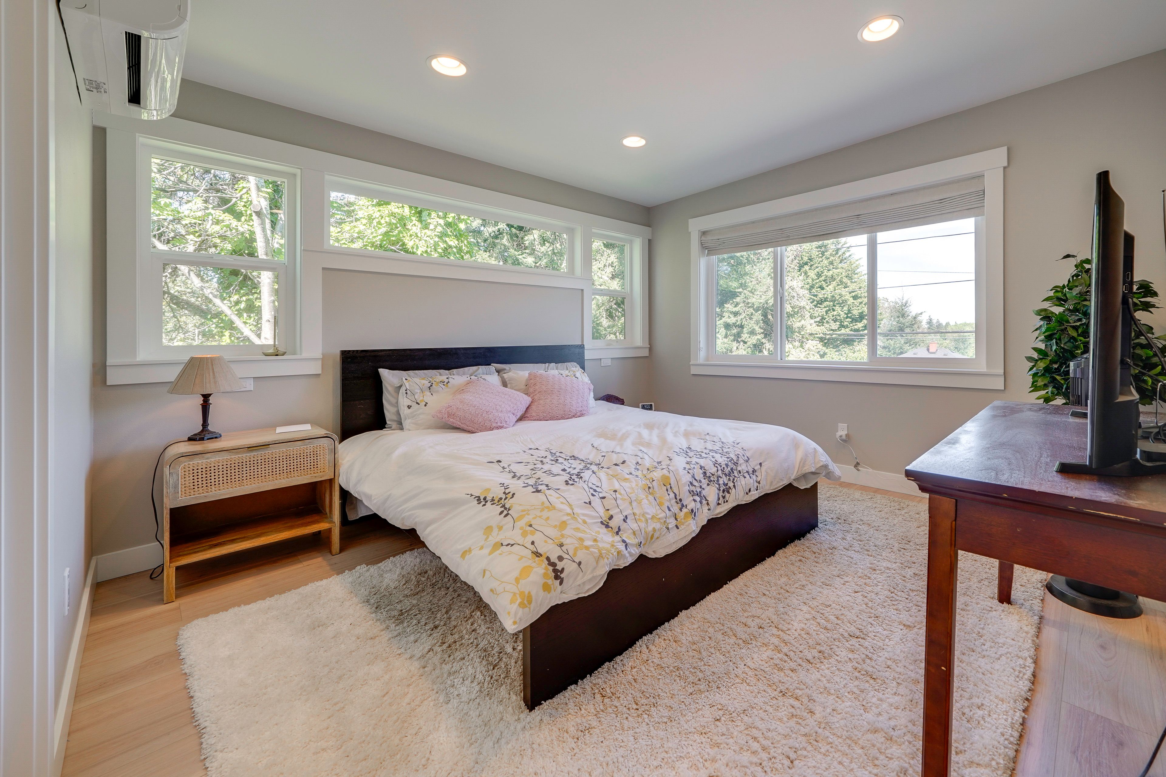 Bedroom | Queen Bed | 2nd Floor