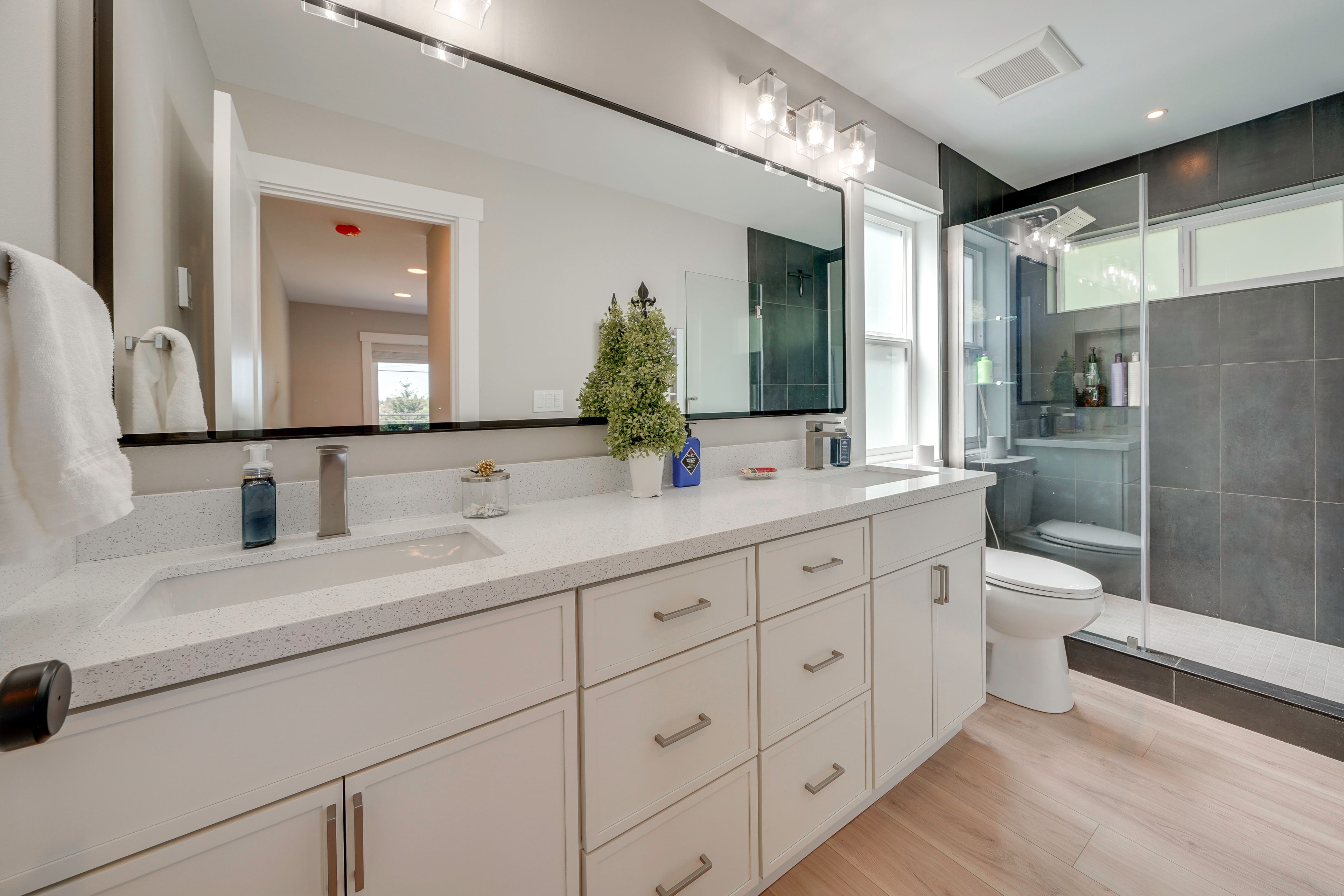 Full Bathroom | 2nd Floor