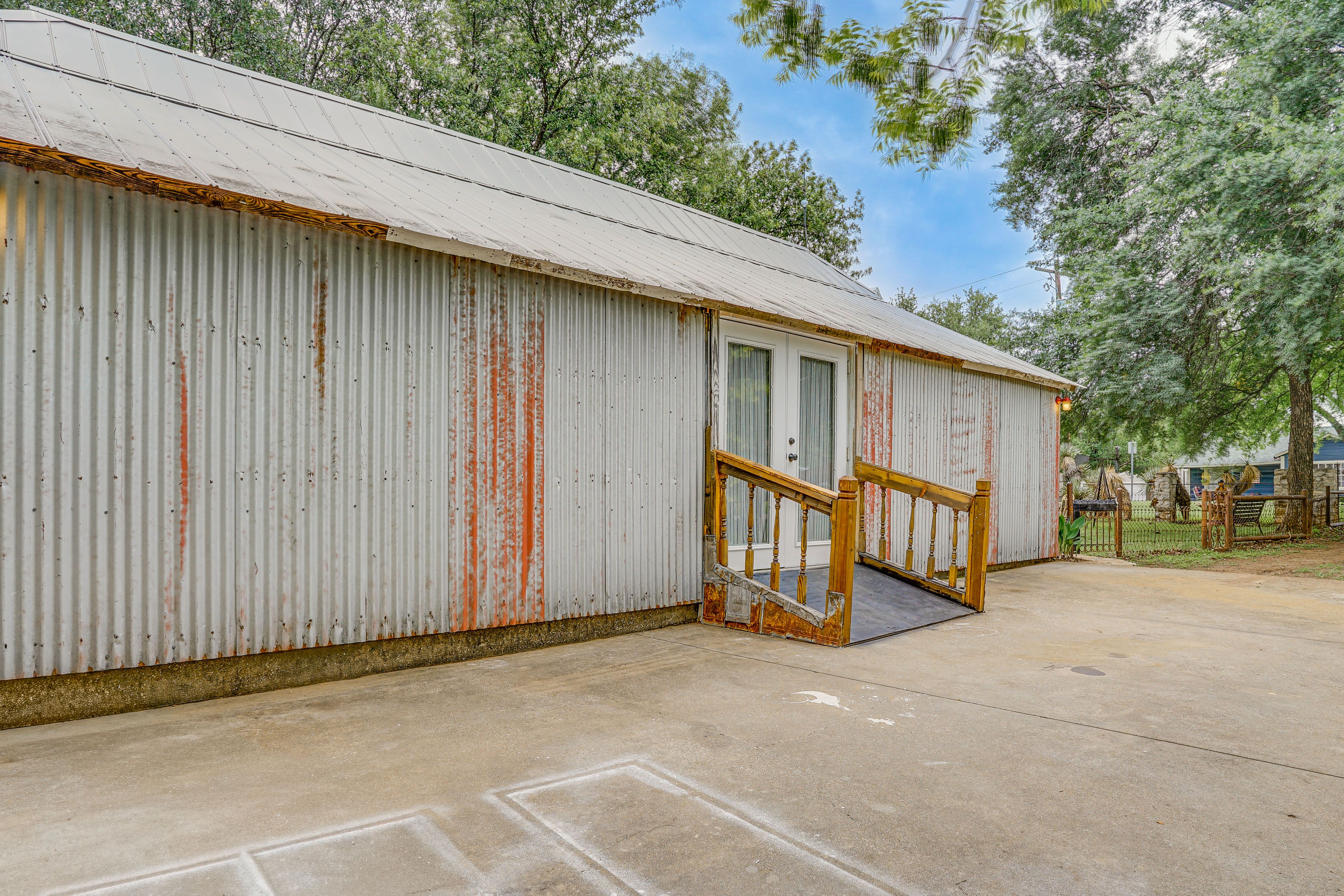 Parking | Dirt Driveway (1 Vehicle) | Small Garage (1 Vehicle)