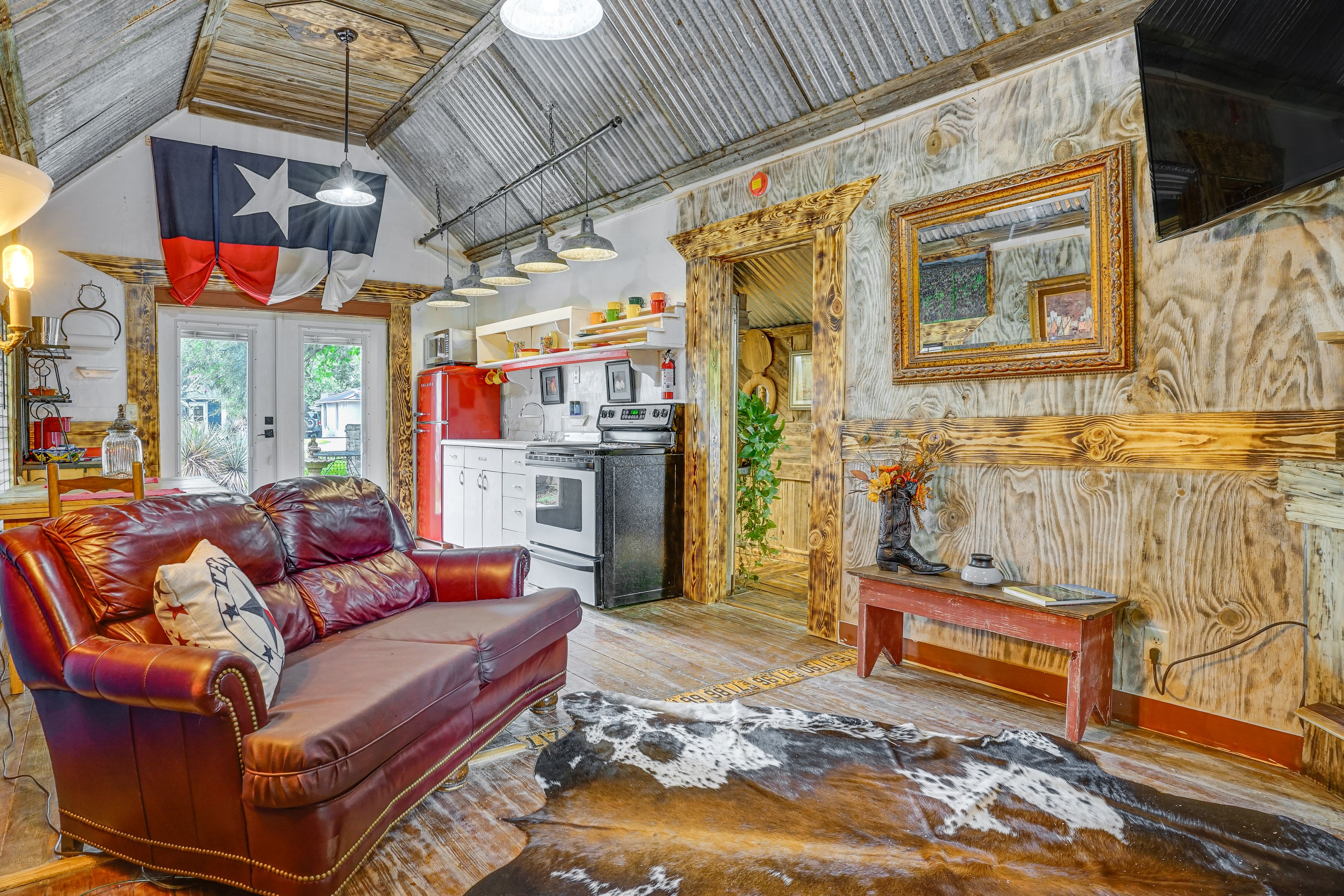 Granbury Vacation Rental | 1BR | 1BA | 950 Sq Ft