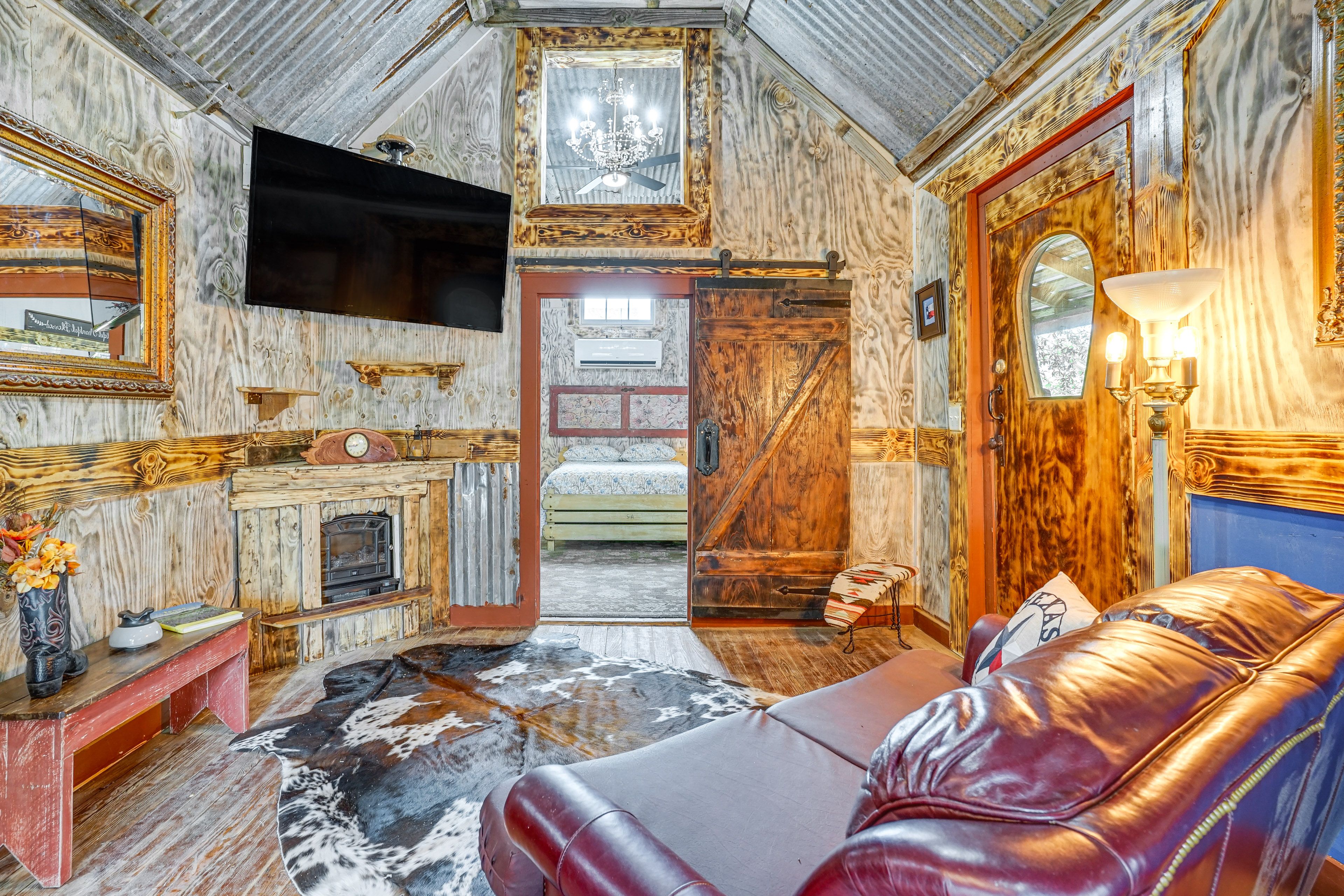 Living Room | Fireplace