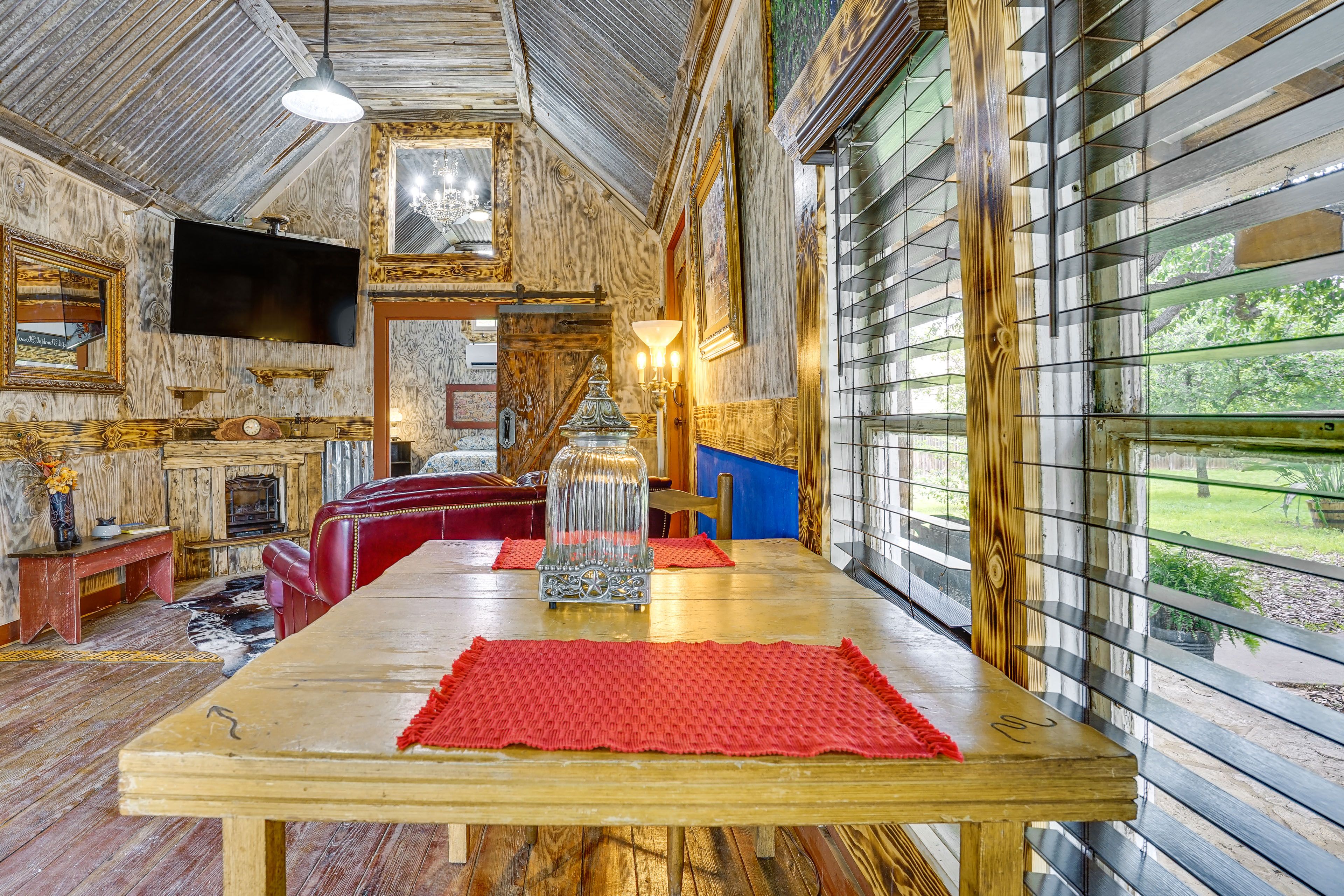 Dining Area | Dishware & Flatware