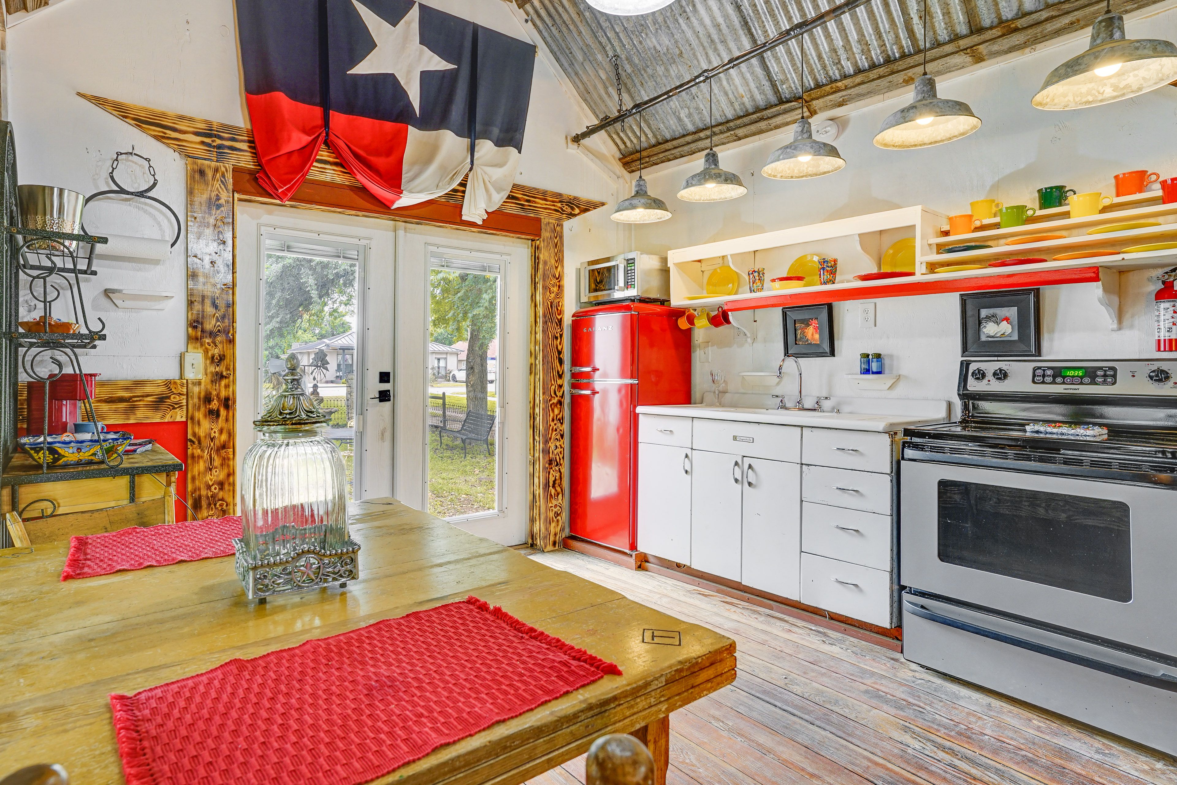 Kitchen | Dining Area