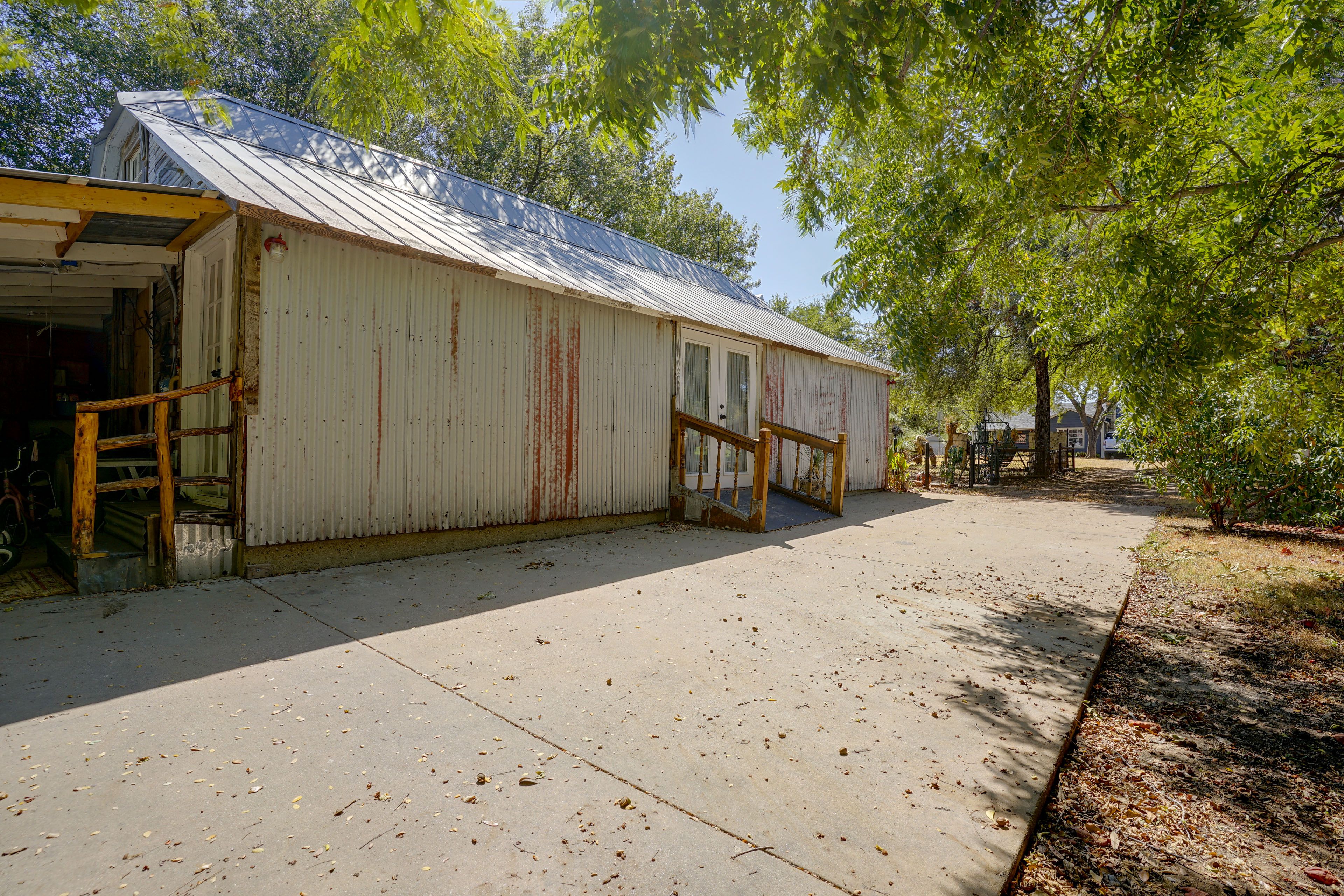 Parking | Dirt Driveway (1 Vehicle) | Small Garage (1 Vehicle)