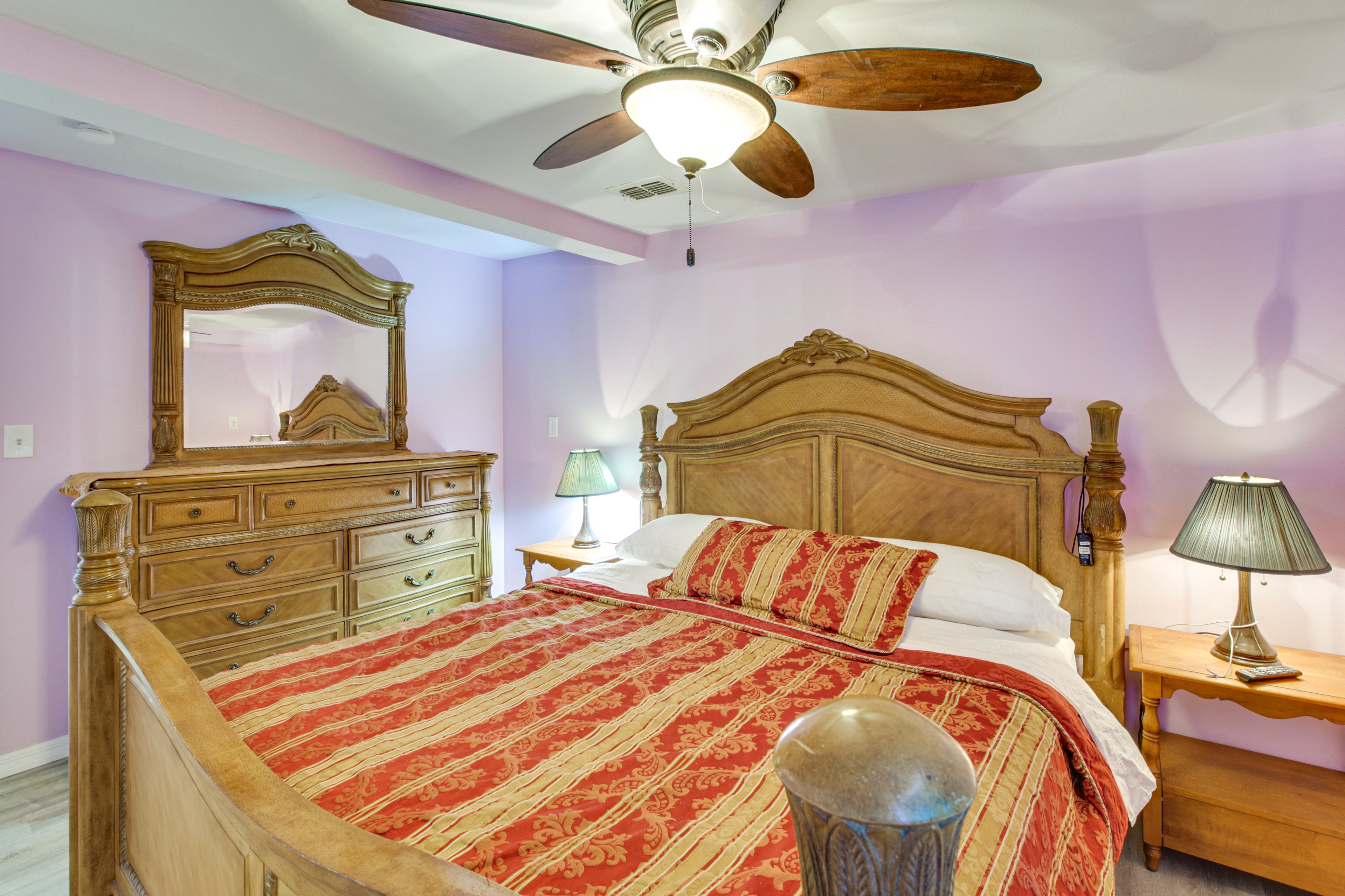 Bedroom 1 | King Bed