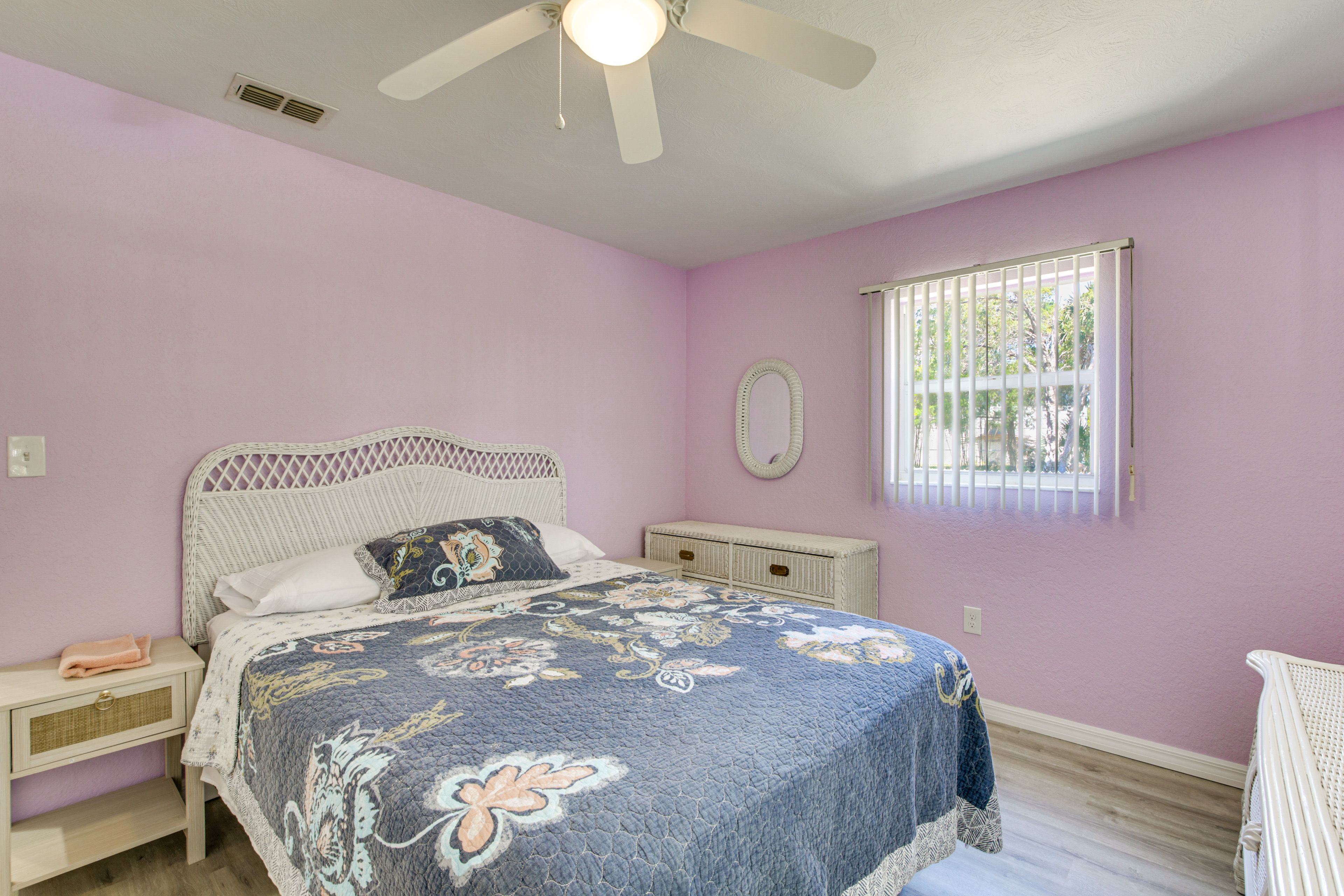 Bedroom 2 | Queen Bed