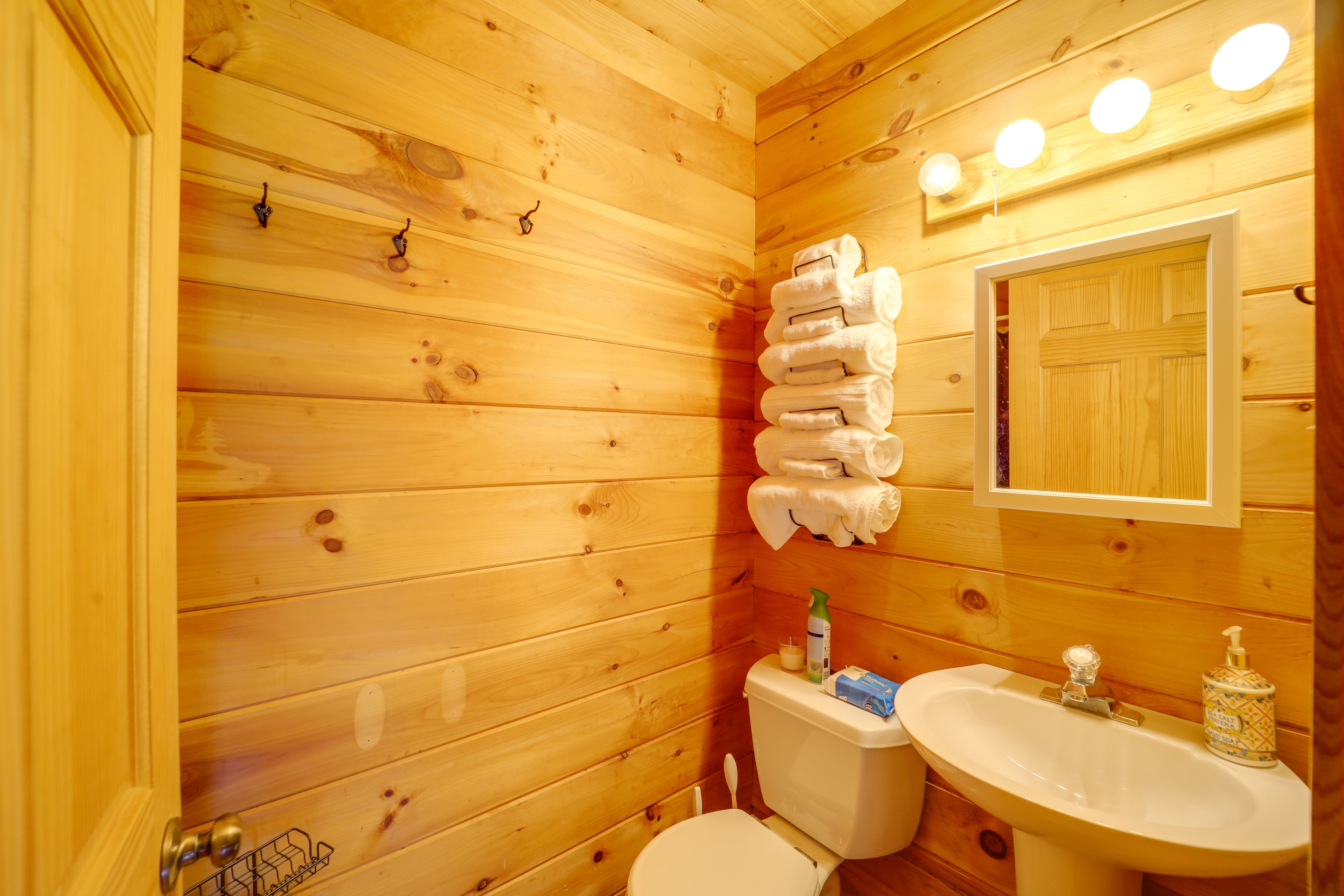 Bathroom | Main Level