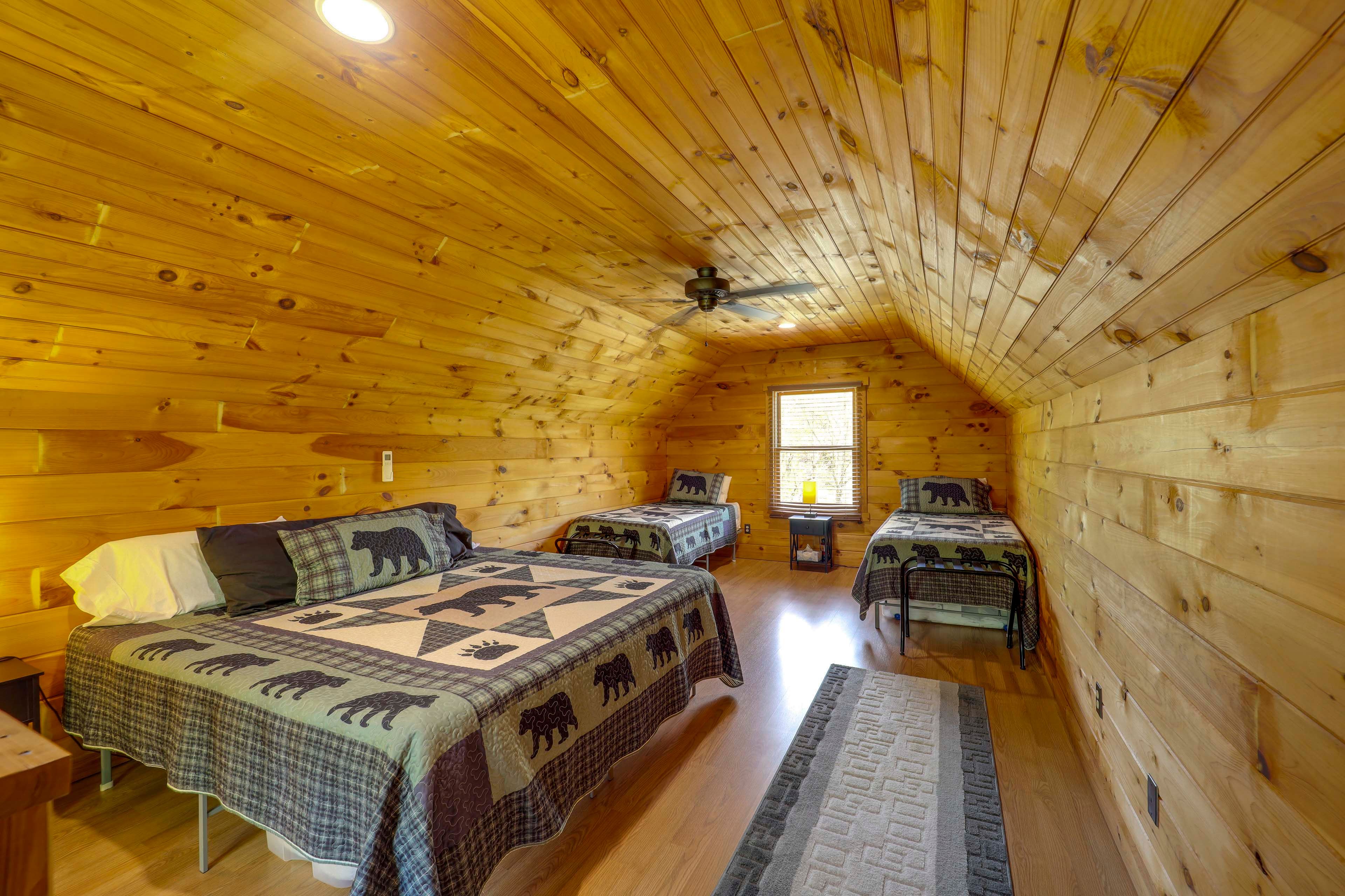 Bedroom (Loft) | King Bed (Converts to 2 Twin Beds) | 2 Twin Beds | 2nd Level