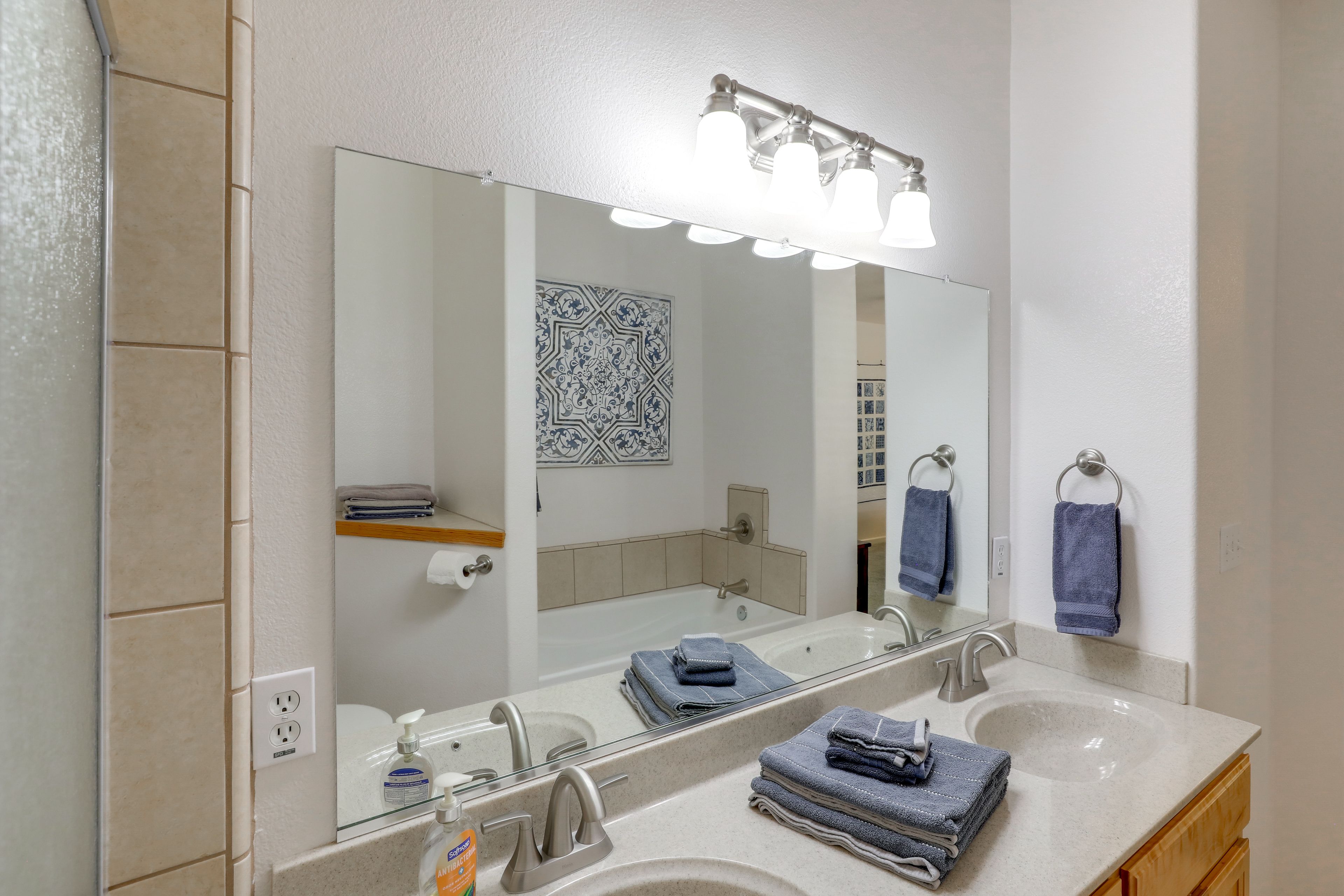 En-Suite Bathroom | Bathtub | Shower