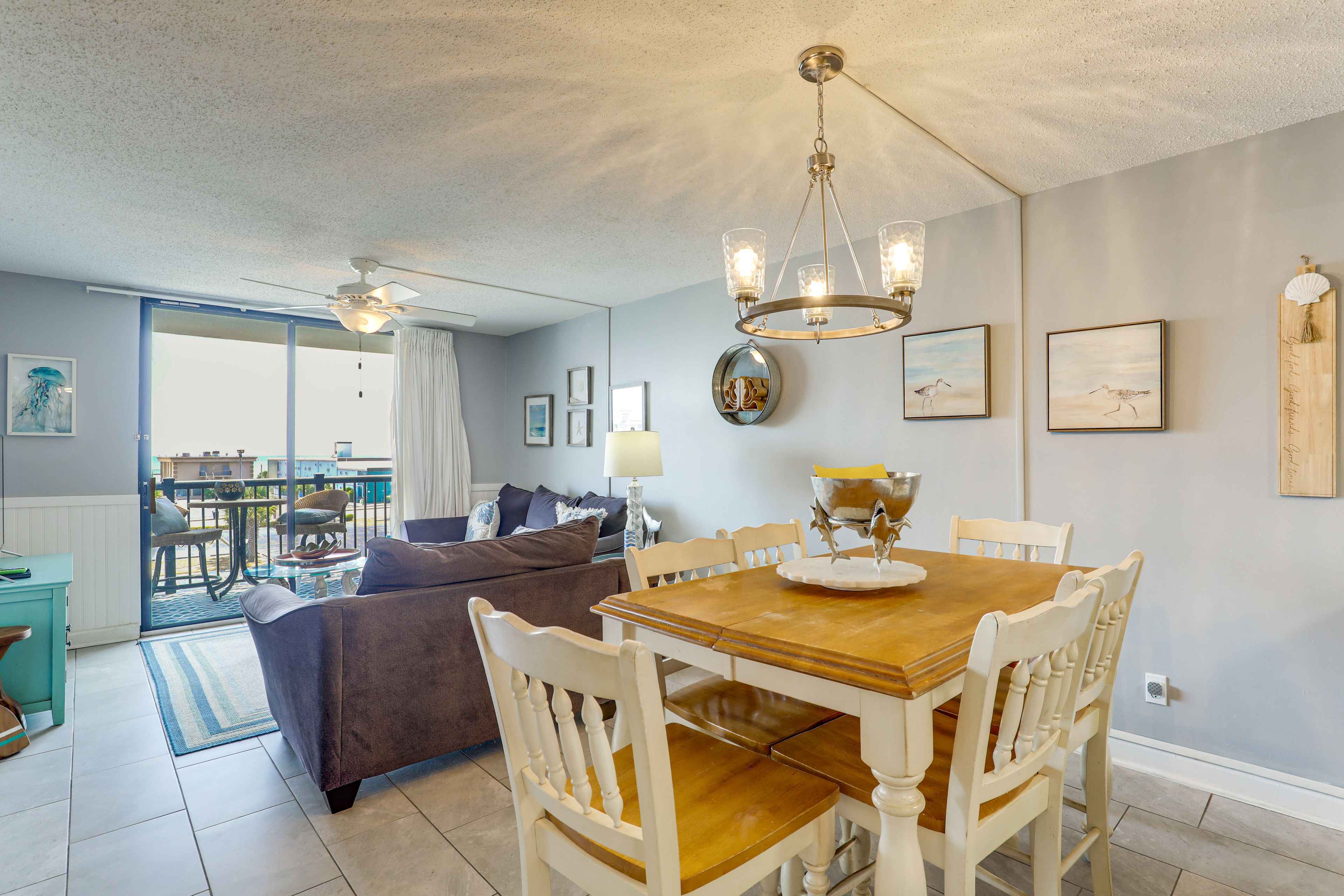 Dining Area | Dishes & Flatware Provided