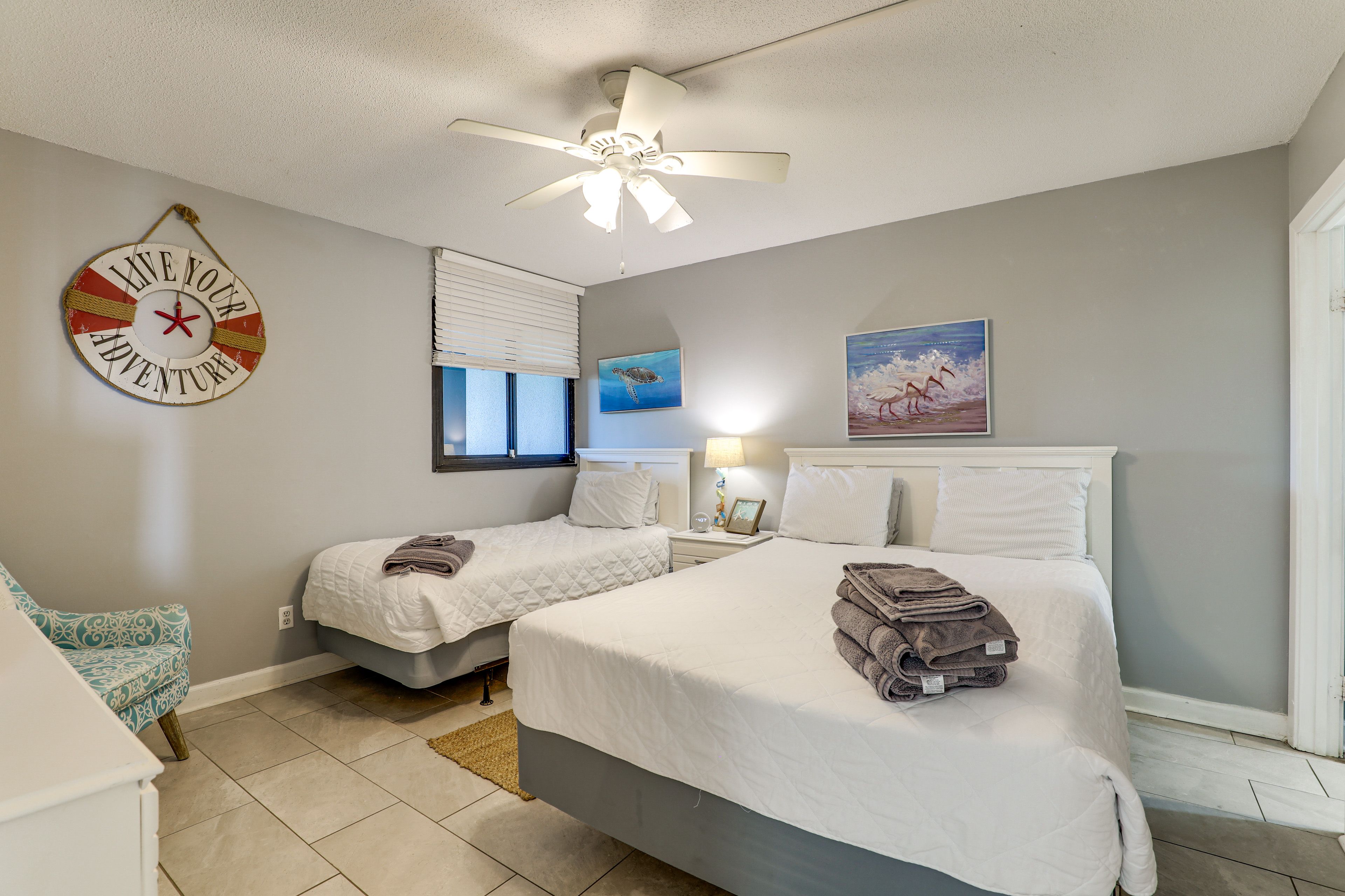 Bedroom 2 | Queen Bed | Twin Bed