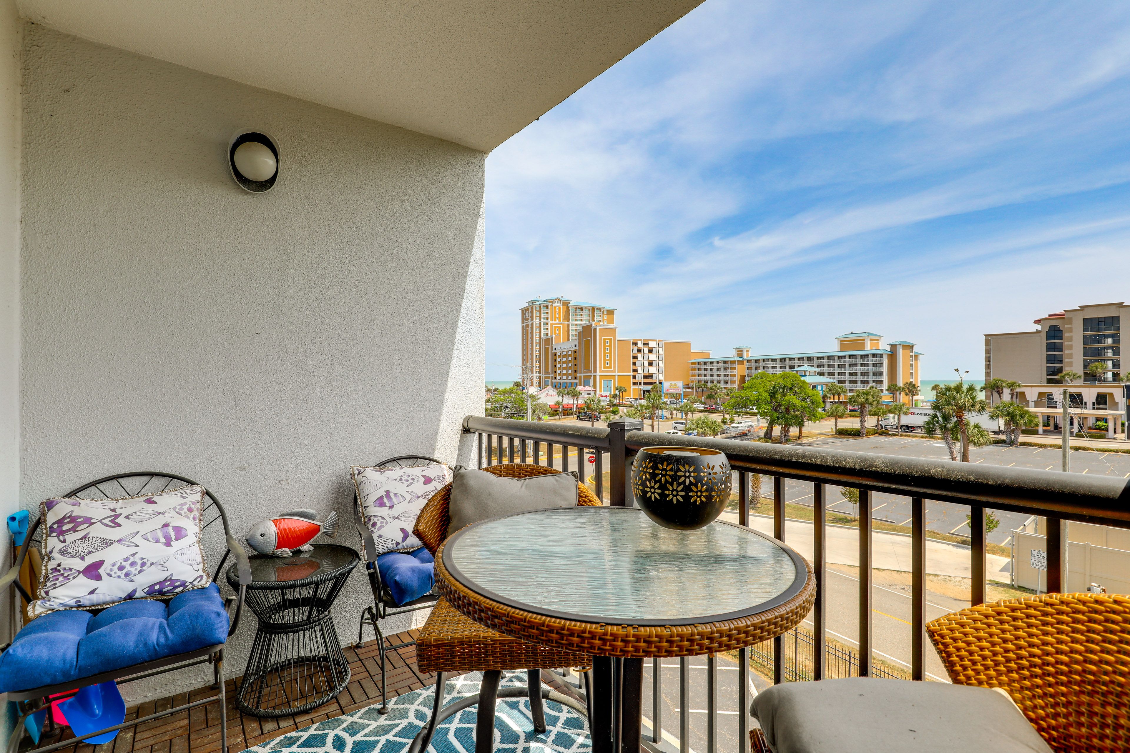 Covered Balcony | Outdoor Dining