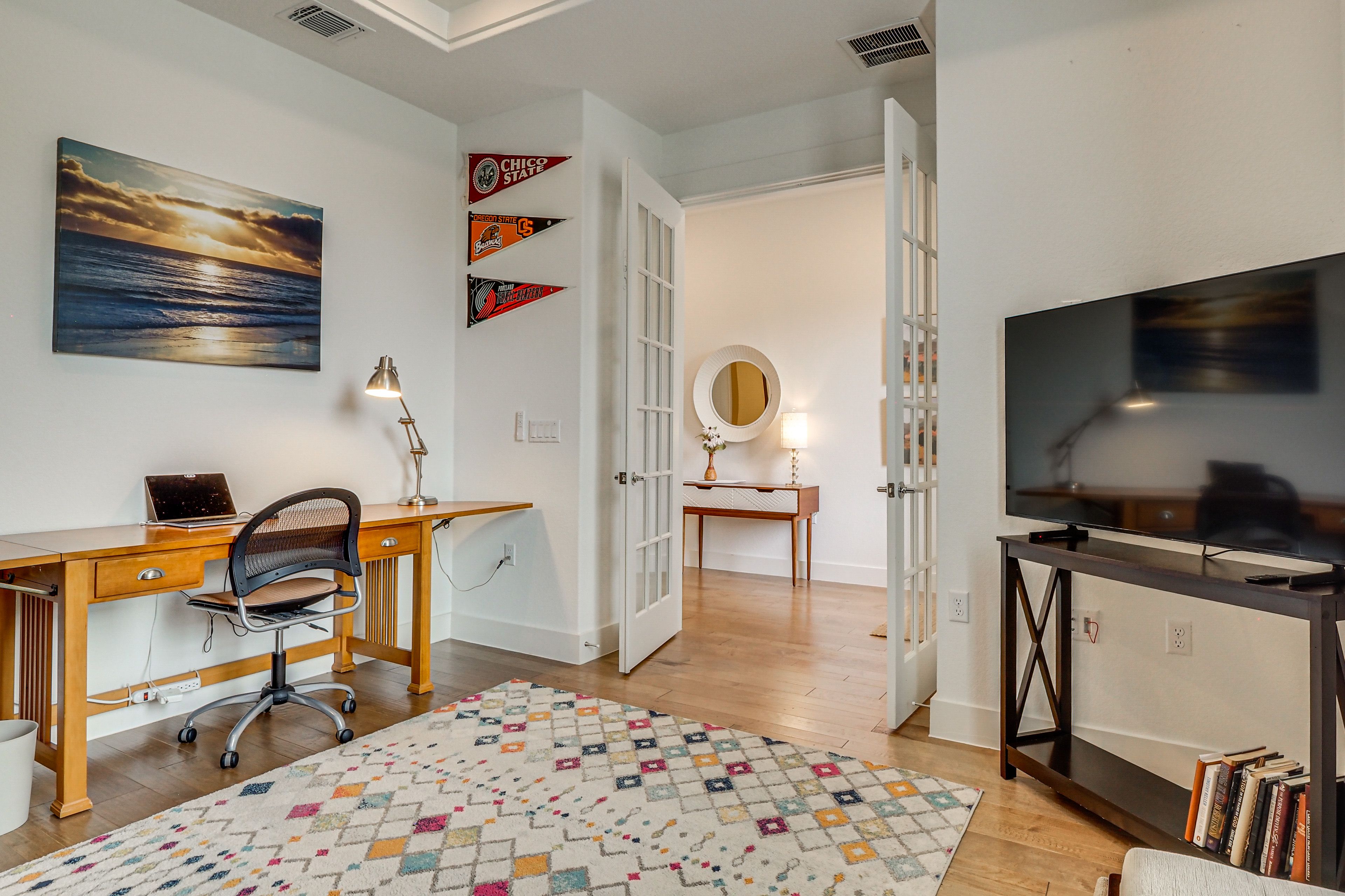 Flex Room | Workspace & Smart TV