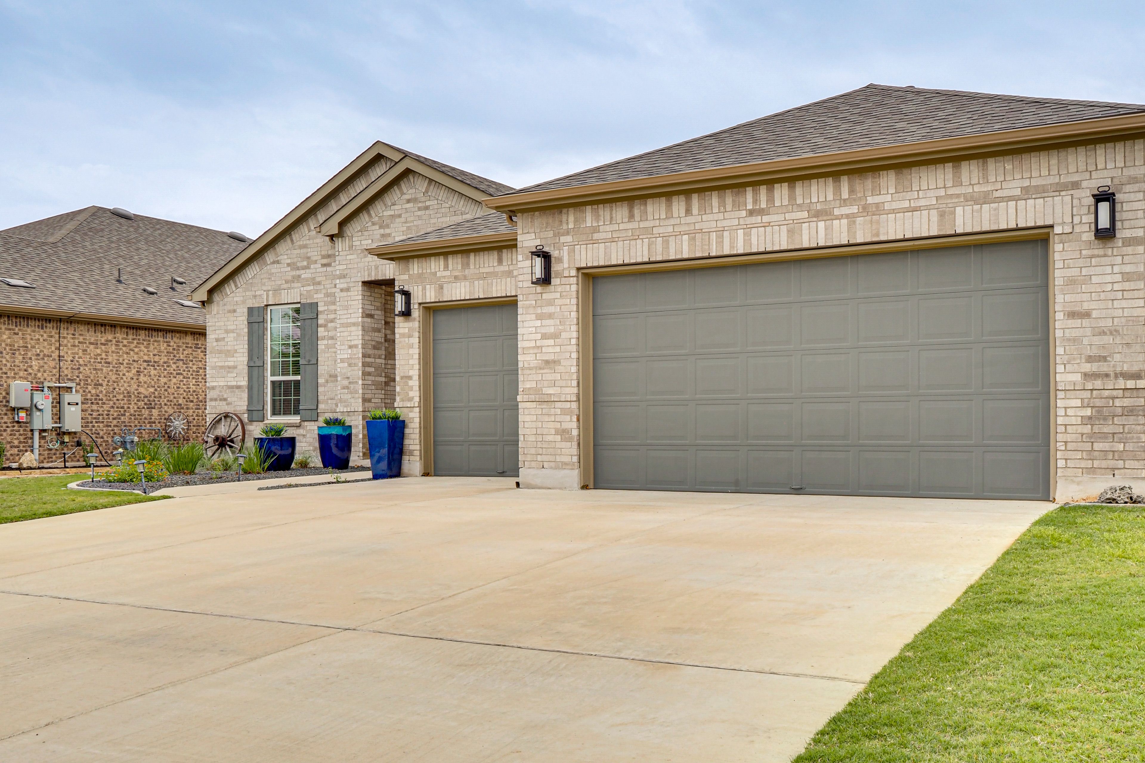 Parking | Garage (2 Vehicles) | Driveway (3 Vehicles)
