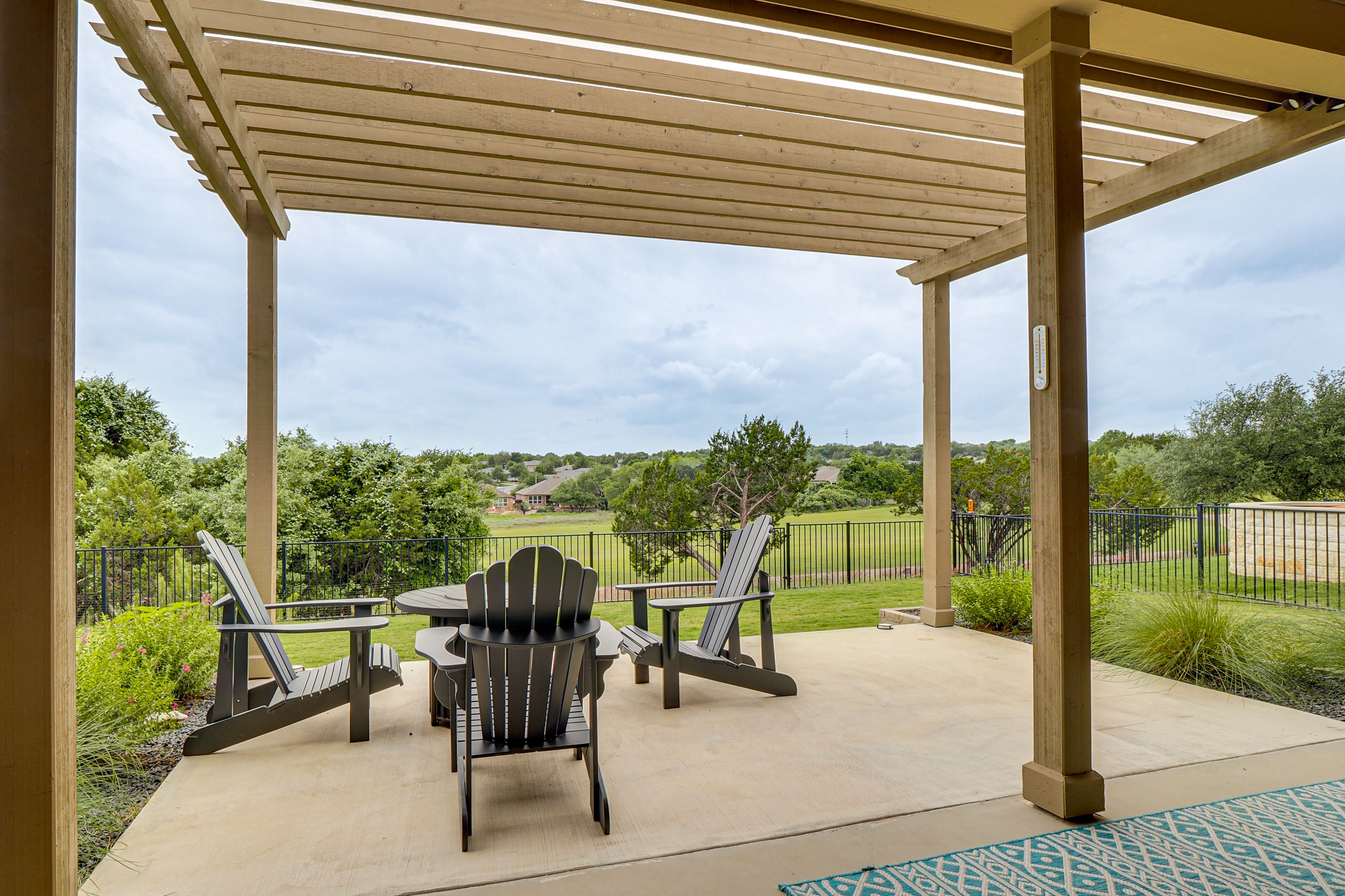Patio | Outdoor Seating & Gas Fire Pit