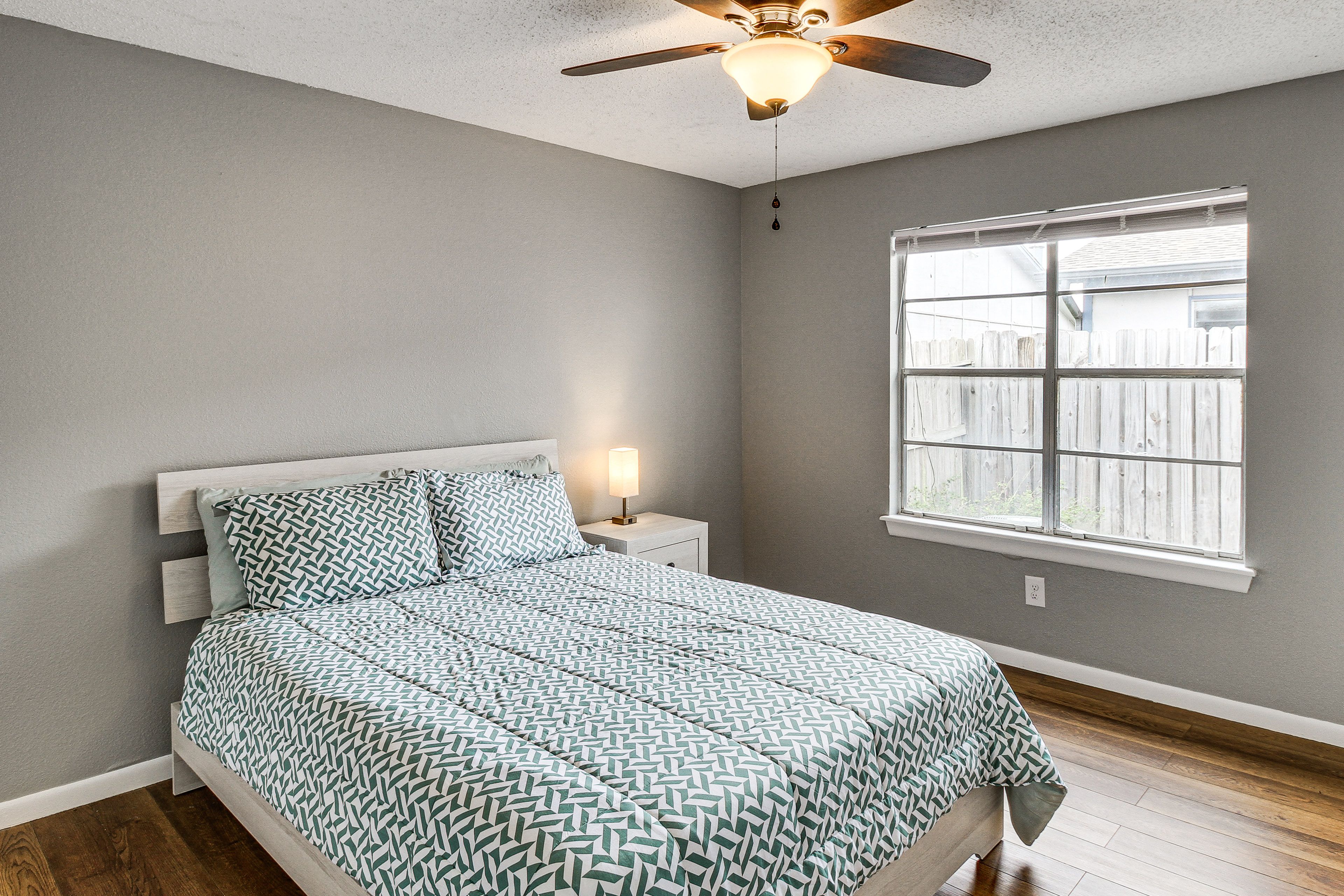 Bedroom 2 | Queen Bed