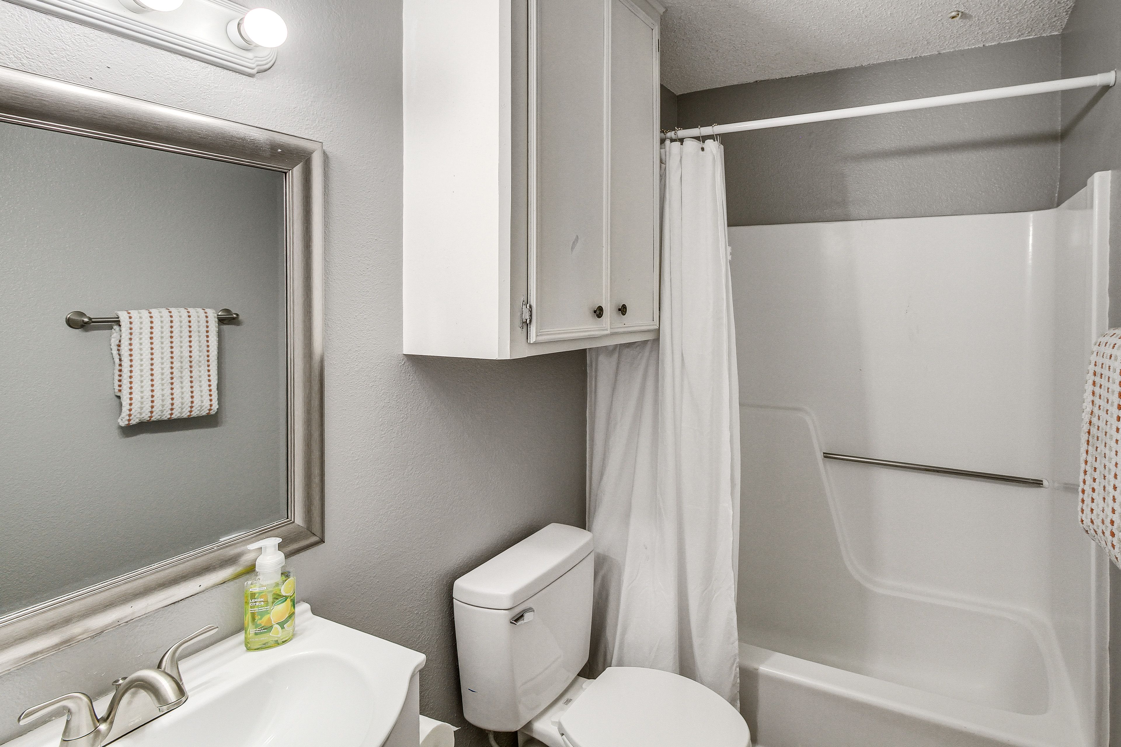 Full Bathroom