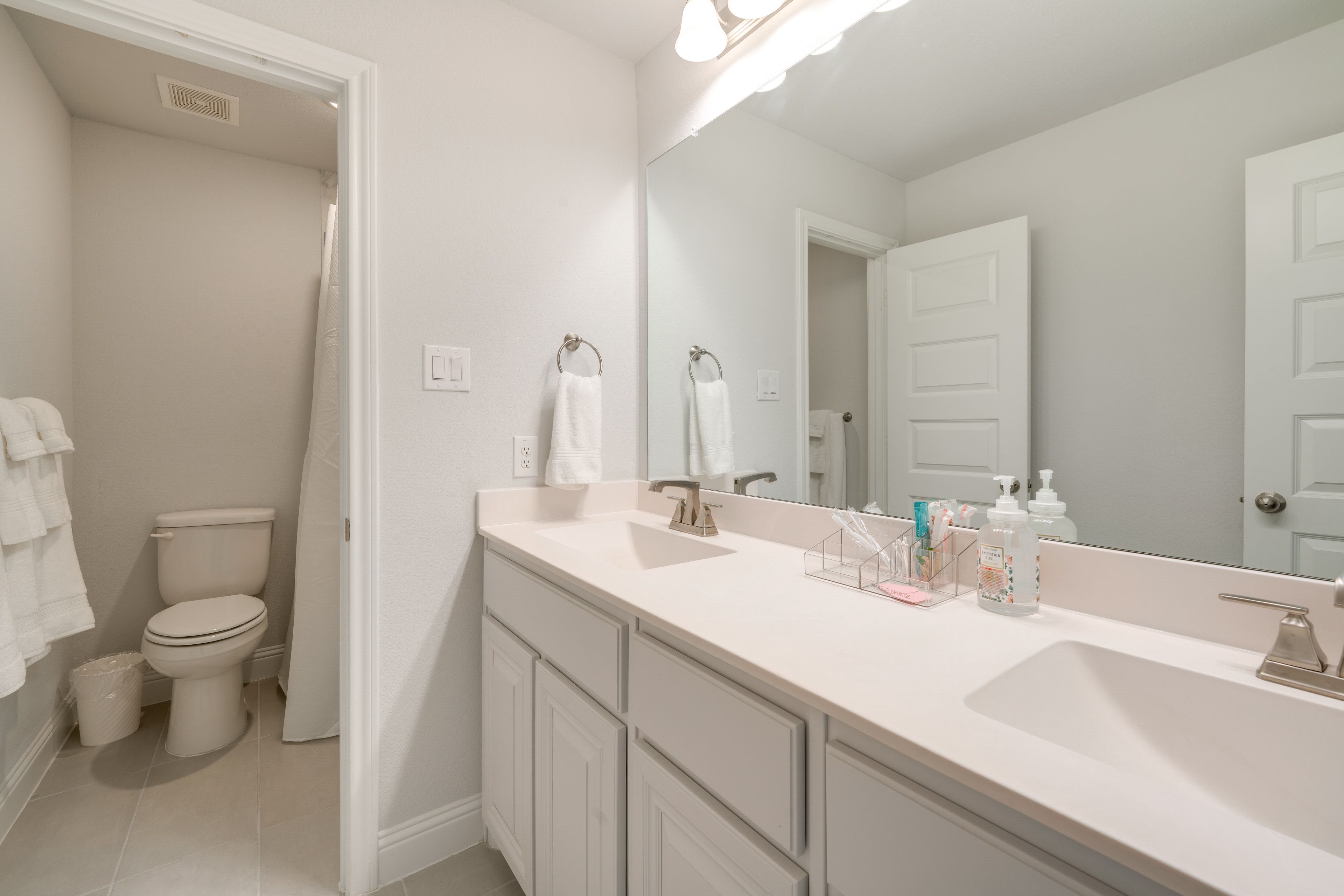 Full Bathroom | 2nd Floor