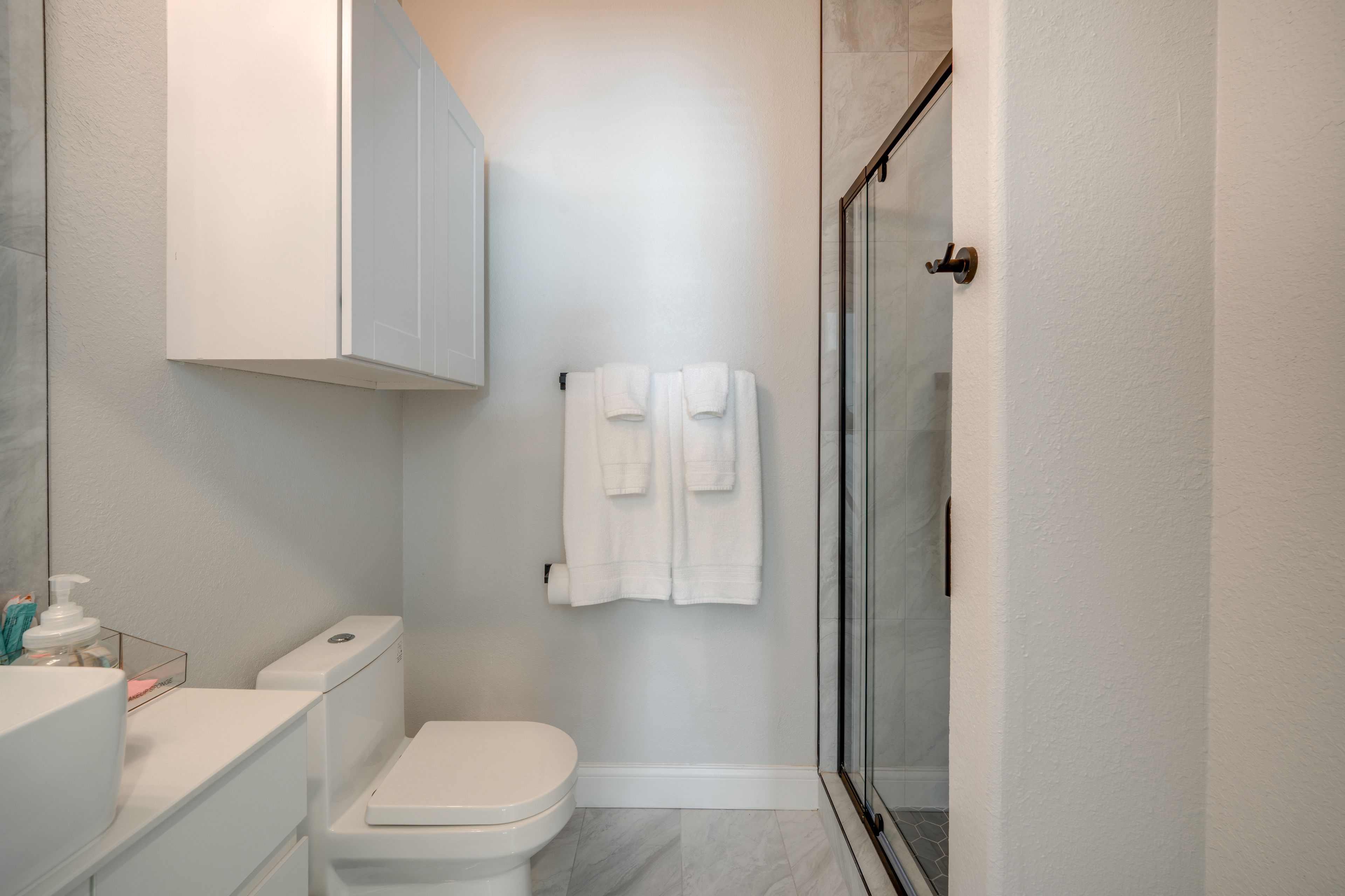 Full Bathroom | 2nd Floor