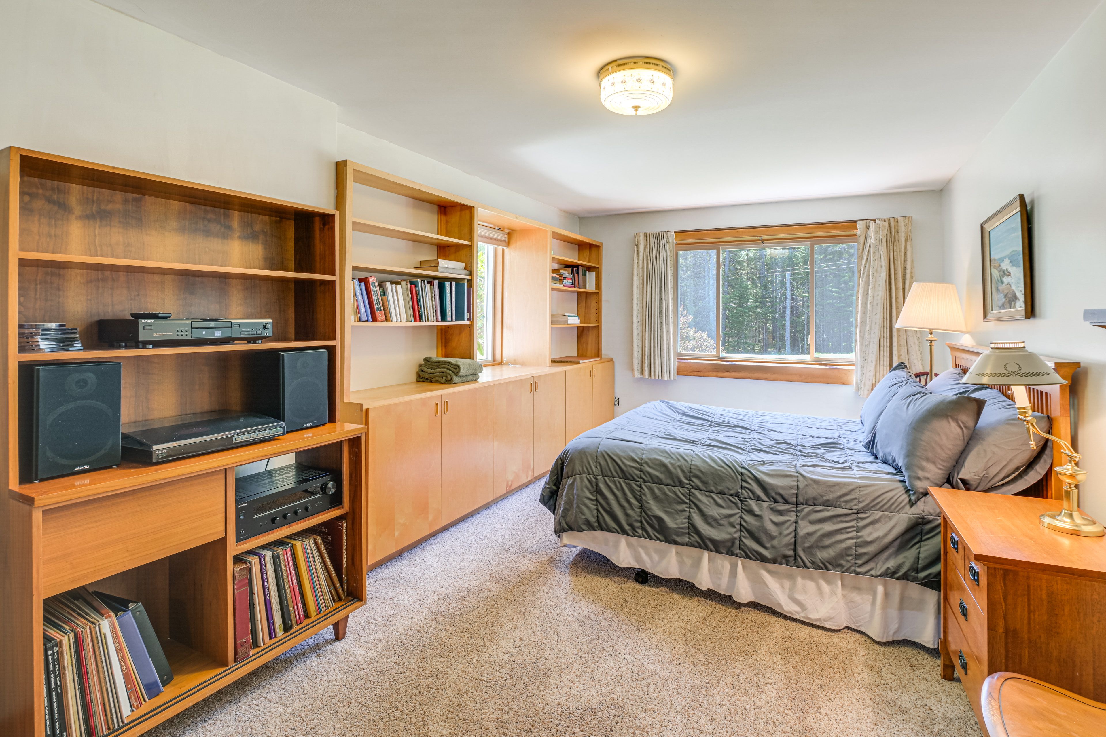 Bedroom 1 | Queen Bed