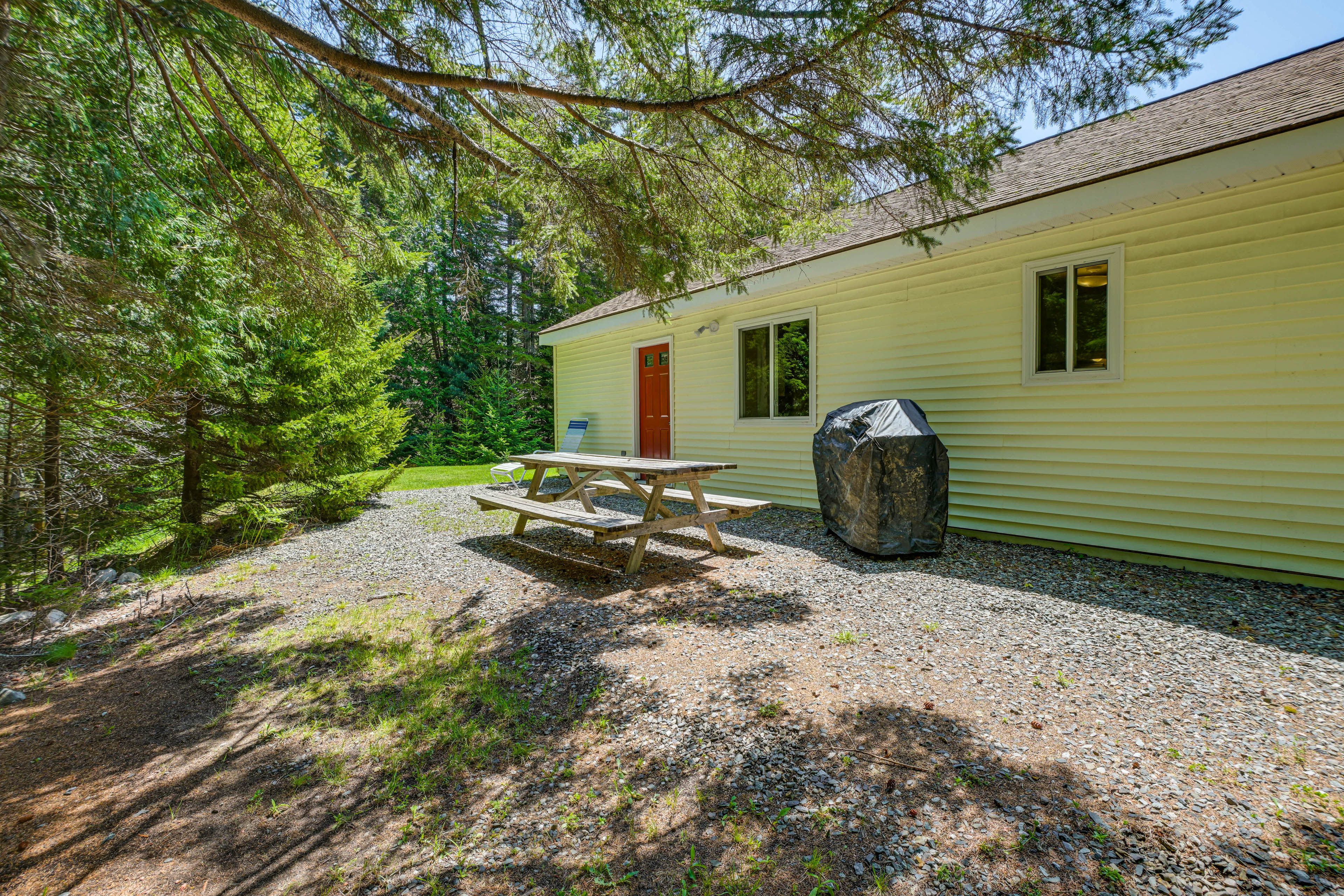 Picnic Table | Gas Grill | Private Yard