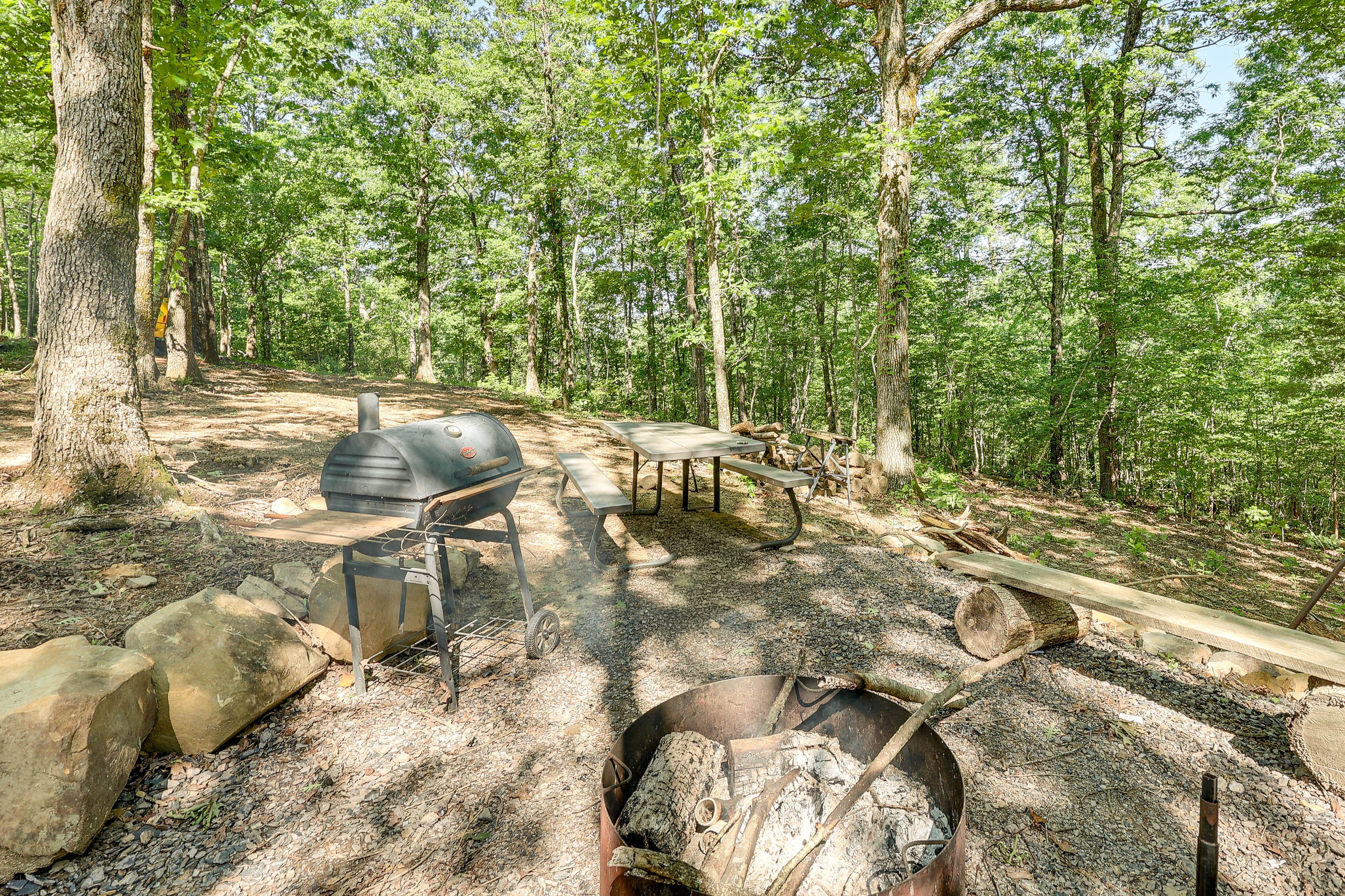 Yard | Fire Pit | Charcoal Grill | Picnic Table