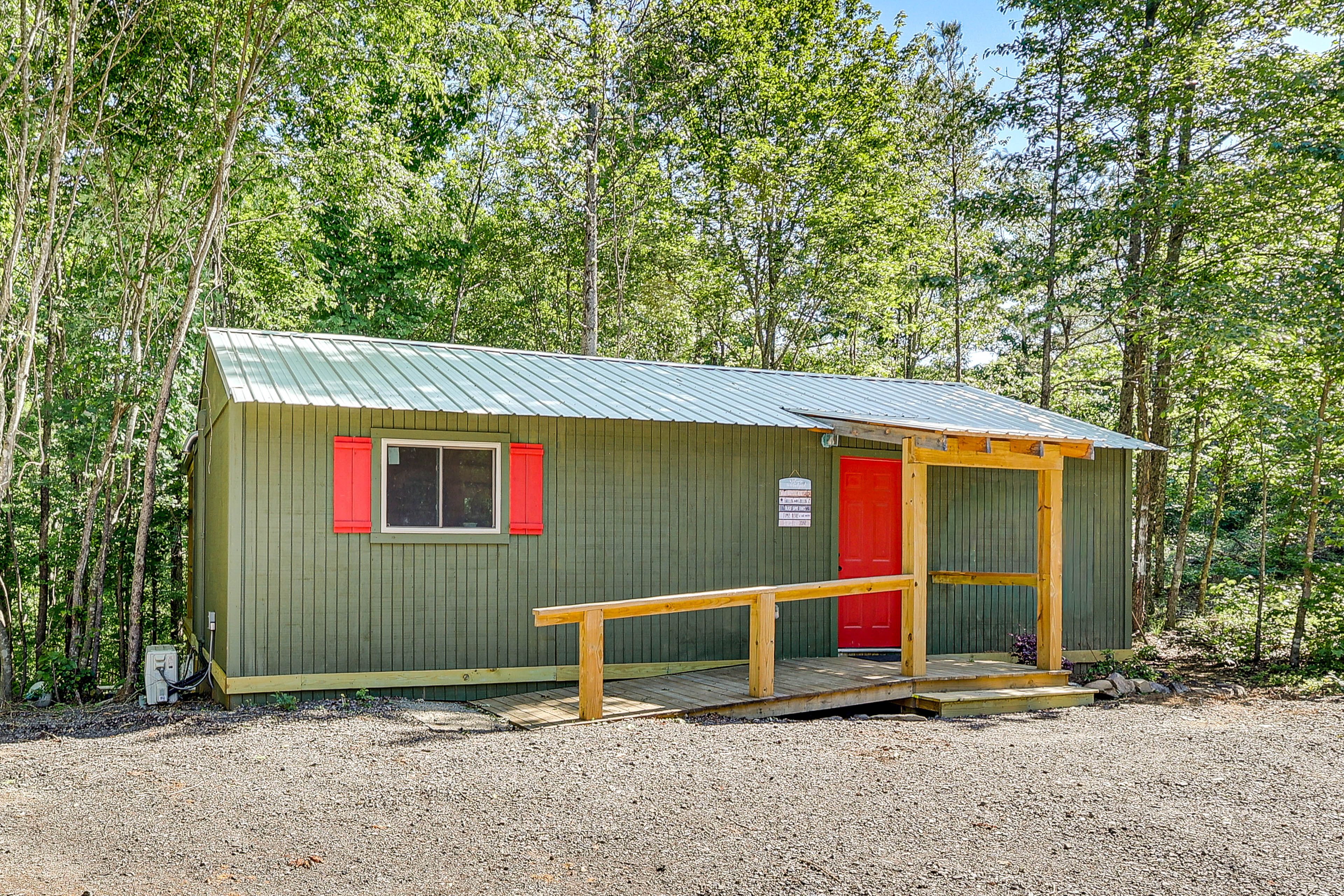 Langley Vacation Rental | 1BR | 1BA | 544 Sq Ft