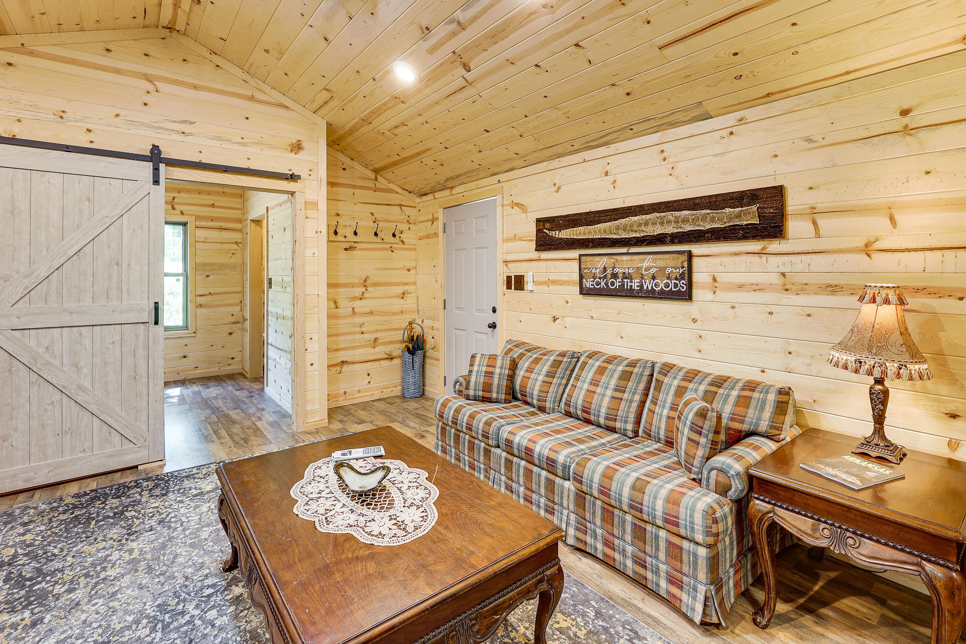 Living Room | Smart TV | Board Games