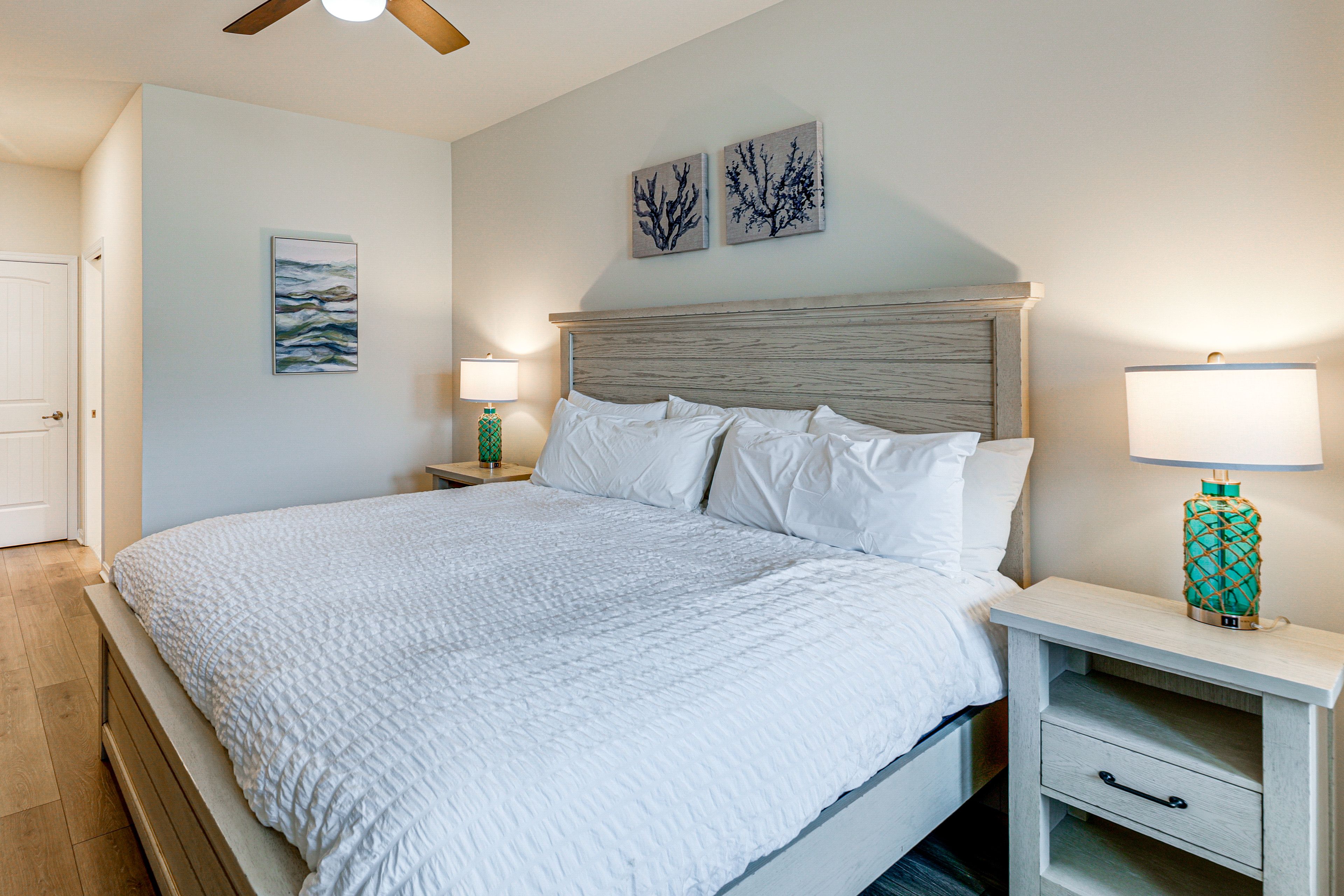 Bedroom 1 | King Bed | 1st Floor